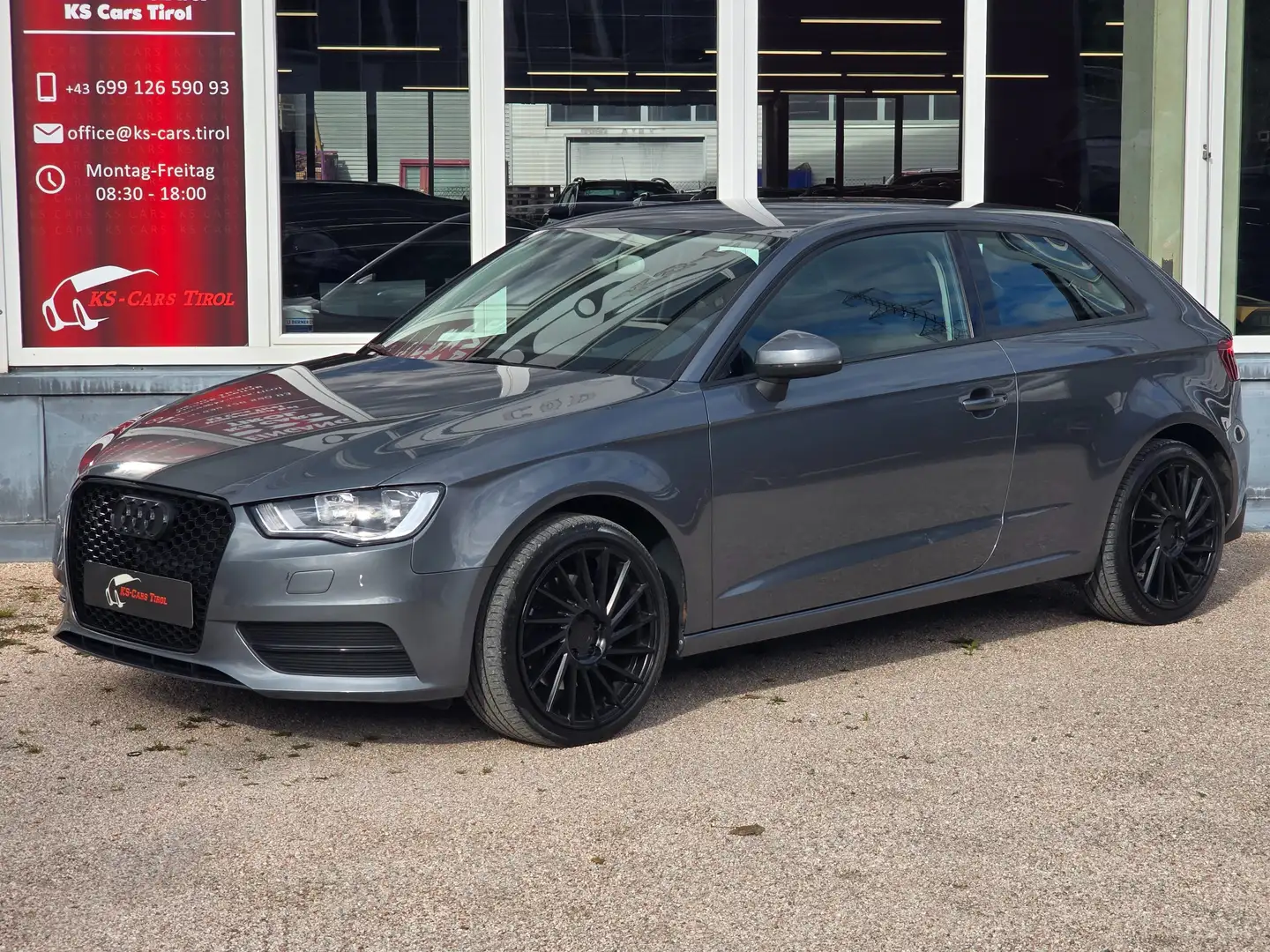 Audi A3 attraction 1,8 16V TFSI Grau - 1