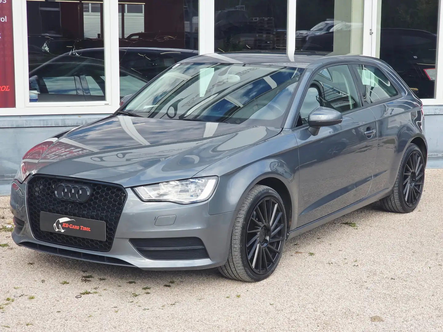 Audi A3 attraction 1,8 16V TFSI Grau - 2