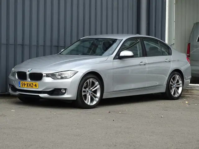 BMW 320 3-serie 320i Executive Automaat | 18" | Afn. Trekh