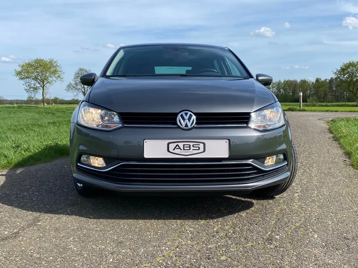 Volkswagen Polo 1.0 Lounge - 12m garantie Grijs - 2