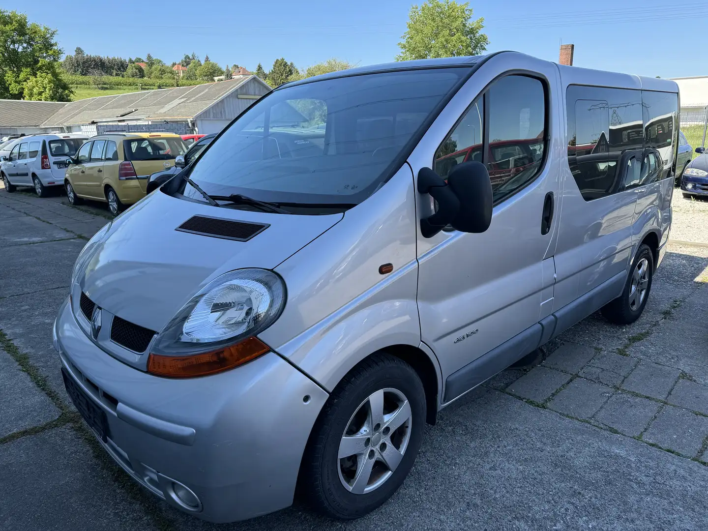 Renault Trafic Passenger Privilege Šedá - 1