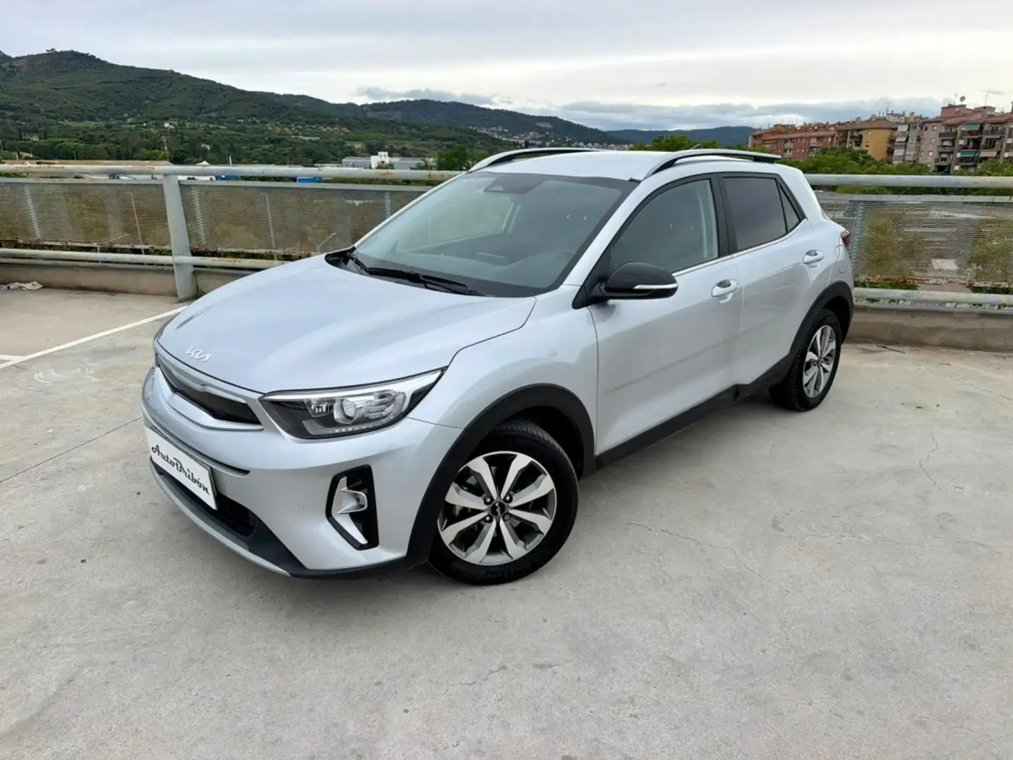 Kia Stonic 1.0 T-GDi MHEV Drive 100 Plateado - 2