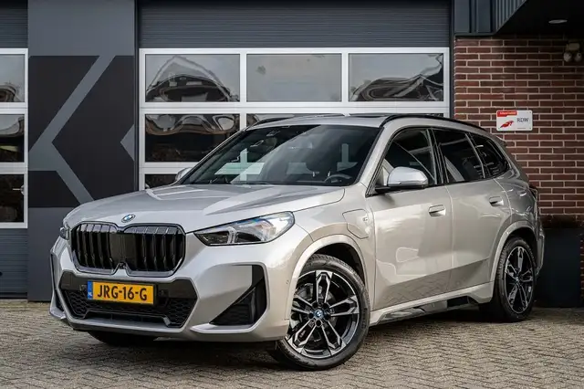 BMW X1 25e xDrive M Sport | Panorama | Shadow | ACC | 360