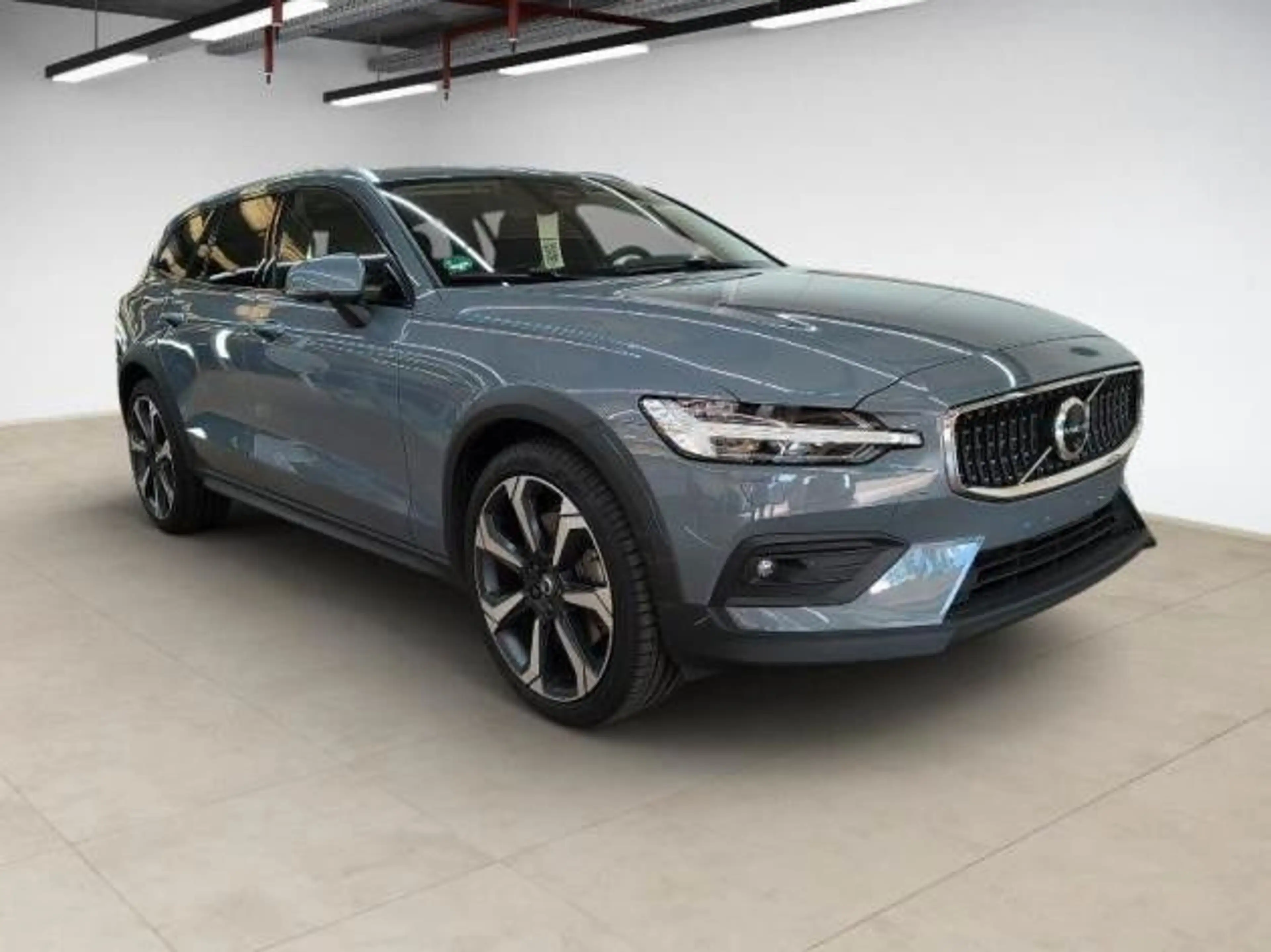 Volvo V60 Cross Country V60 B5 Bright Cross Country — photo 2