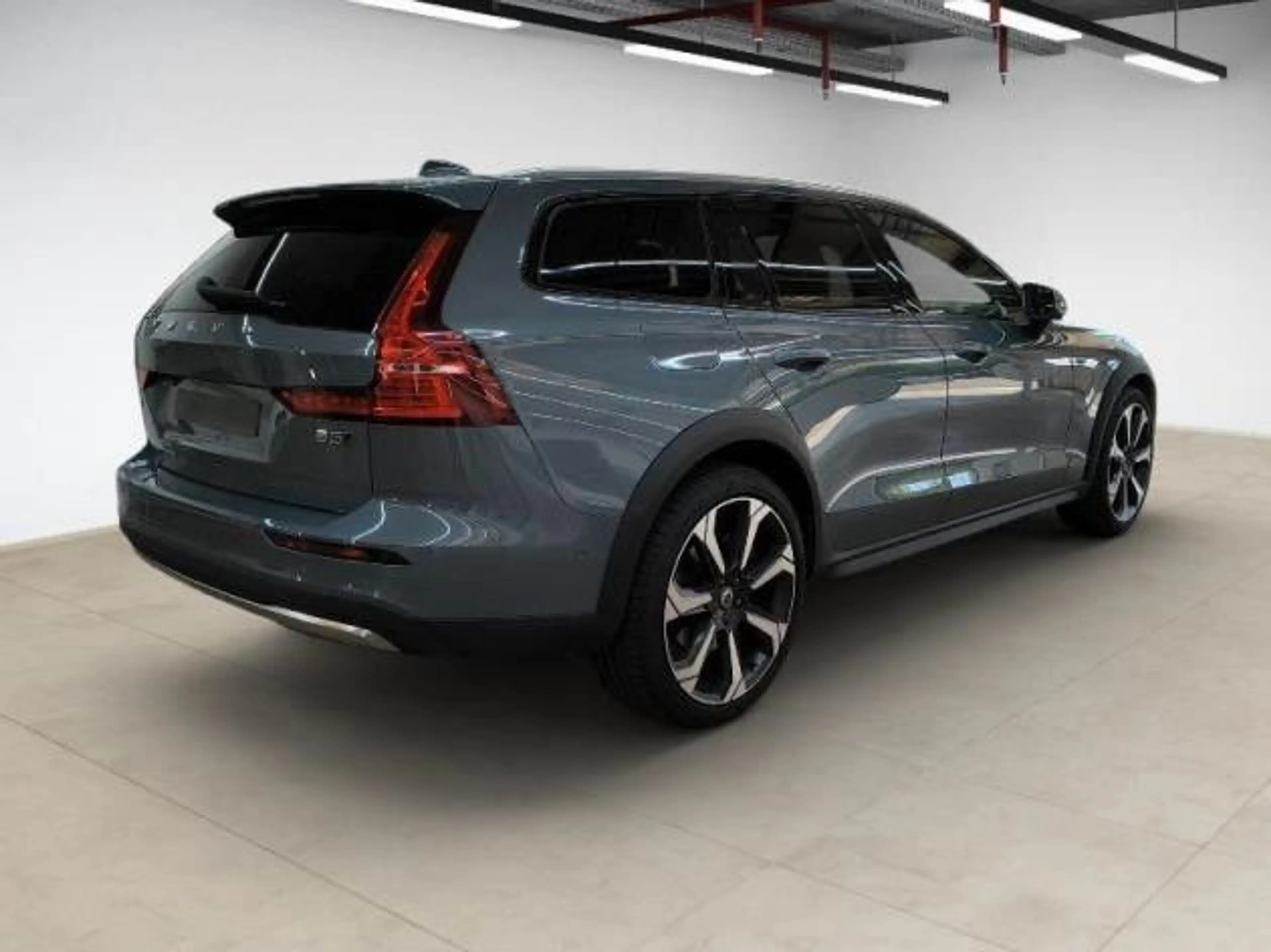 Volvo V60 Cross Country V60 B5 Bright Cross Country — photo 5