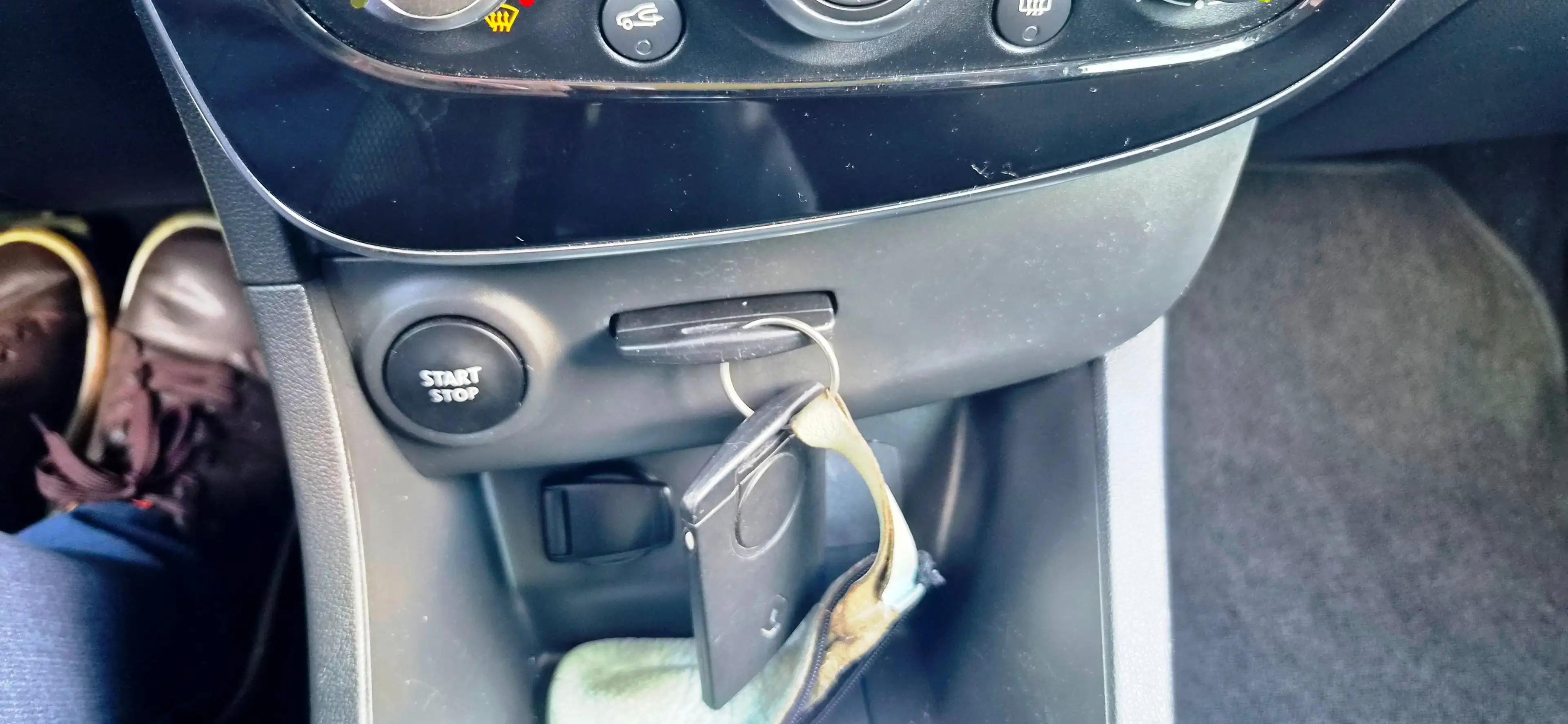 Renault Clio Life/Original 28000km/Klima/Allwetterreifen/Zahnriemen Neu/Finanzierung ab 6,99%/ — photo 18