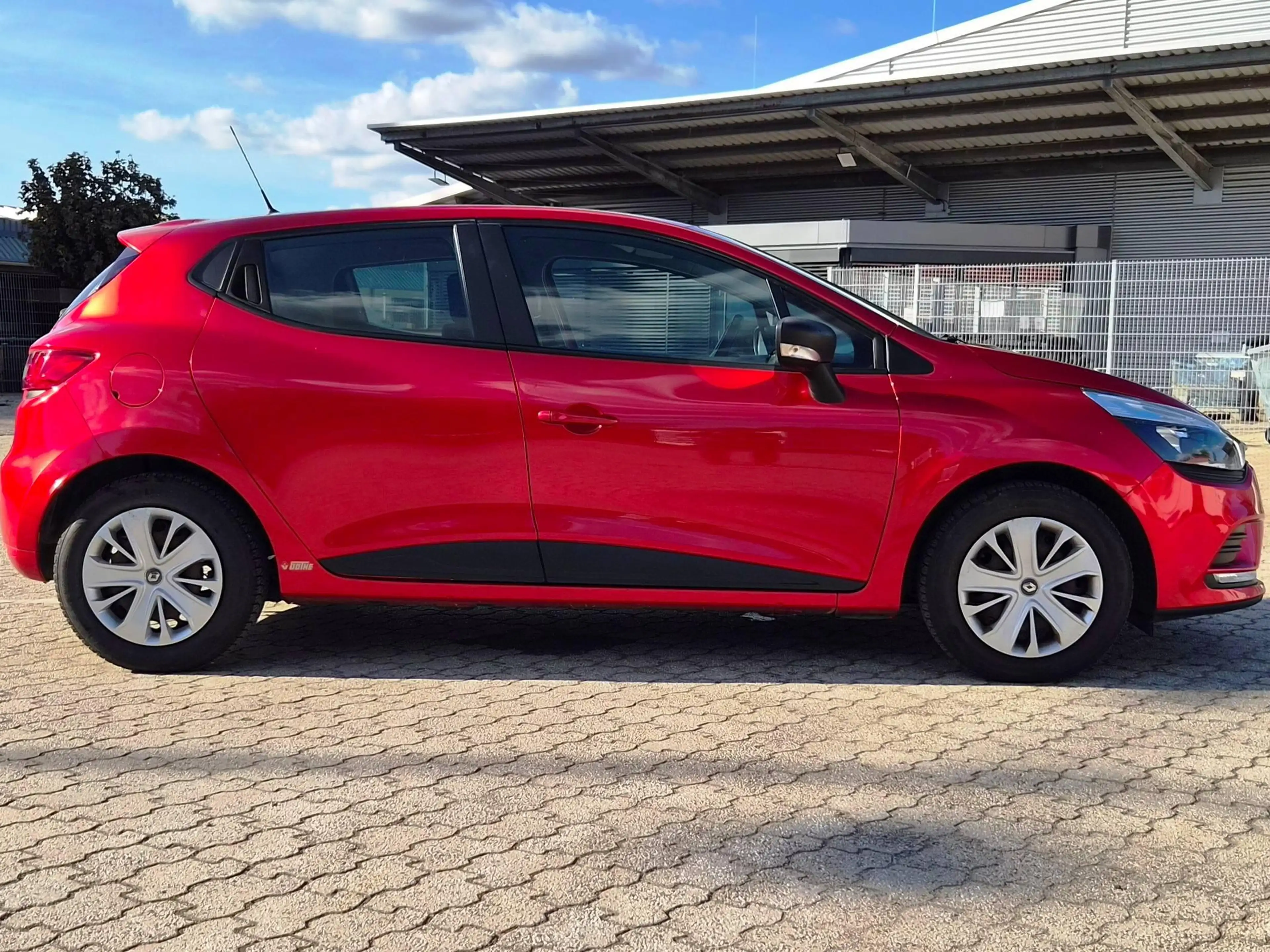 Renault Clio Life/Original 28000km/Klima/Allwetterreifen/Zahnriemen Neu/Finanzierung ab 6,99%/ — photo 4