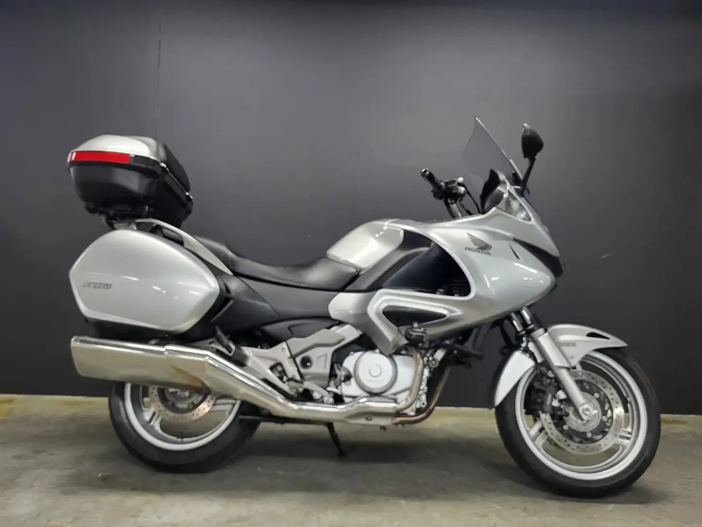 Honda NT 700 Deauville budgetvriendelijke toptourer - 2