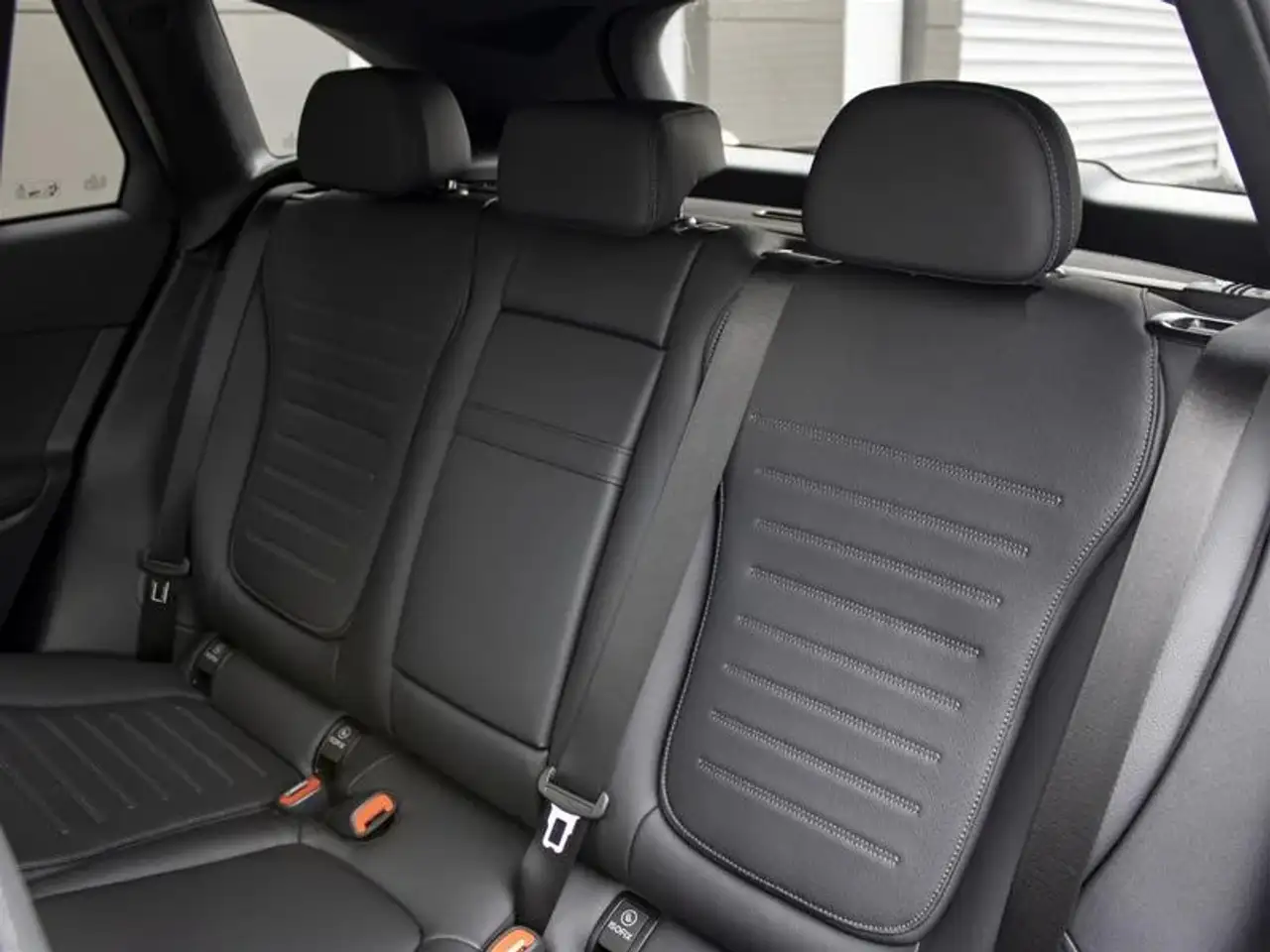 Mercedes-Benz GLC снимка Mercedes-Benz GLC