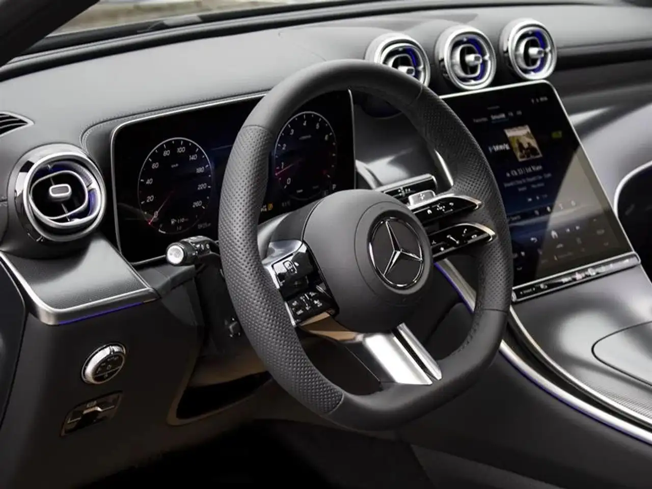 Mercedes-Benz GLC снимка Mercedes-Benz GLC