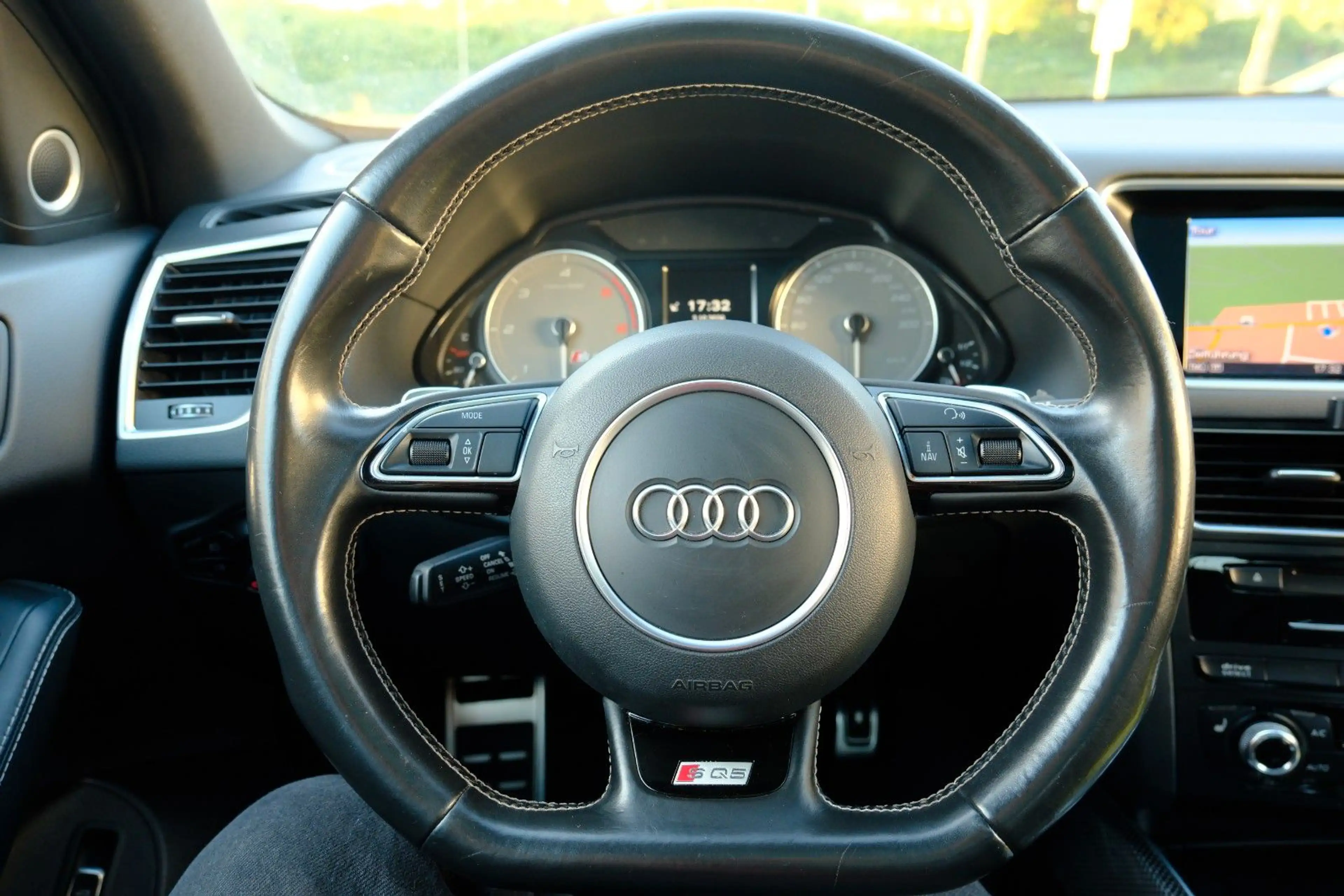 Audi SQ5 3.0 V6 TDI quattro Competition Pano Carbon — photo 14