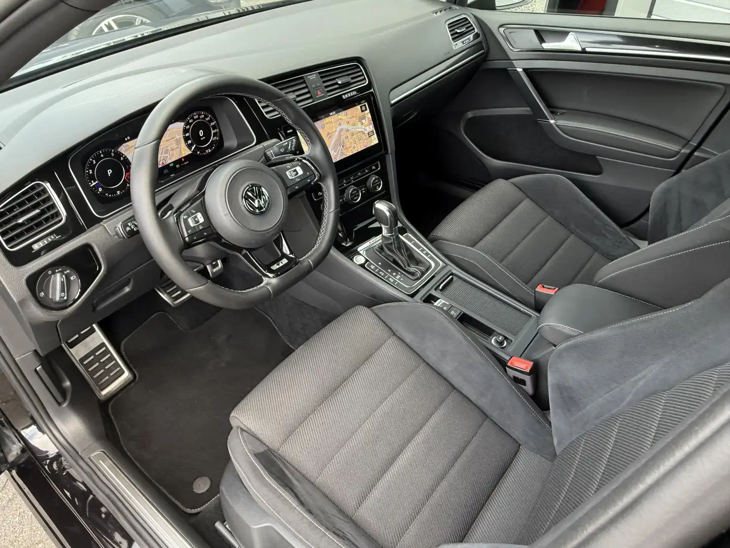 Volkswagen Golf 2.0 TSI 4M R ACC | Keyless | Dynaudio | Virtual Co Zwart - 2