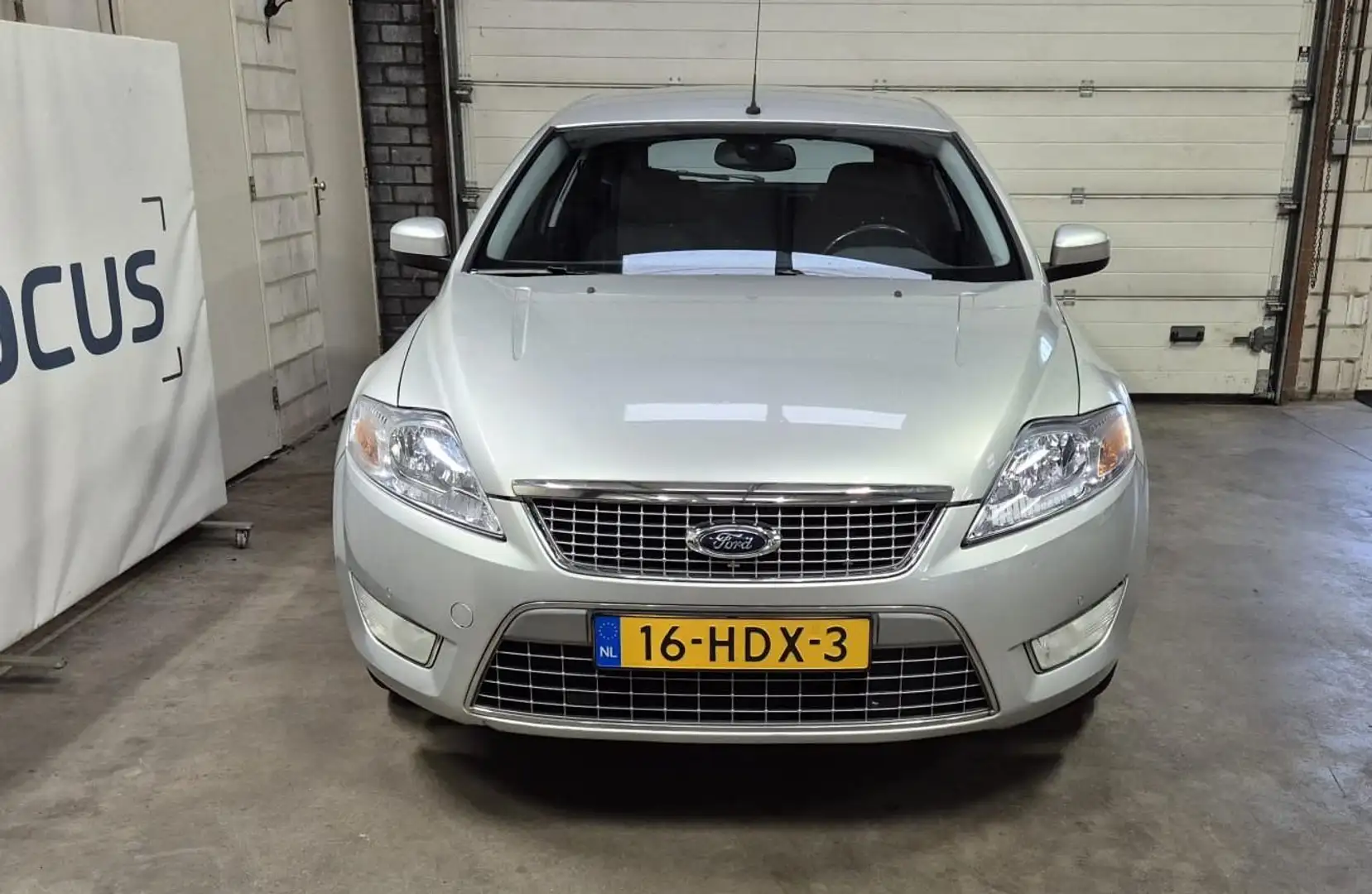 Ford Mondeo 2.0-16V Titanium 1e eigenaar 11-26 APK Airco PDC C Grijs - 2