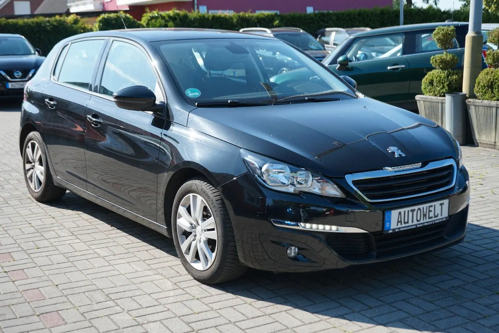 Peugeot 308 Active PureTech 110 STOP & START Schwarz - 2