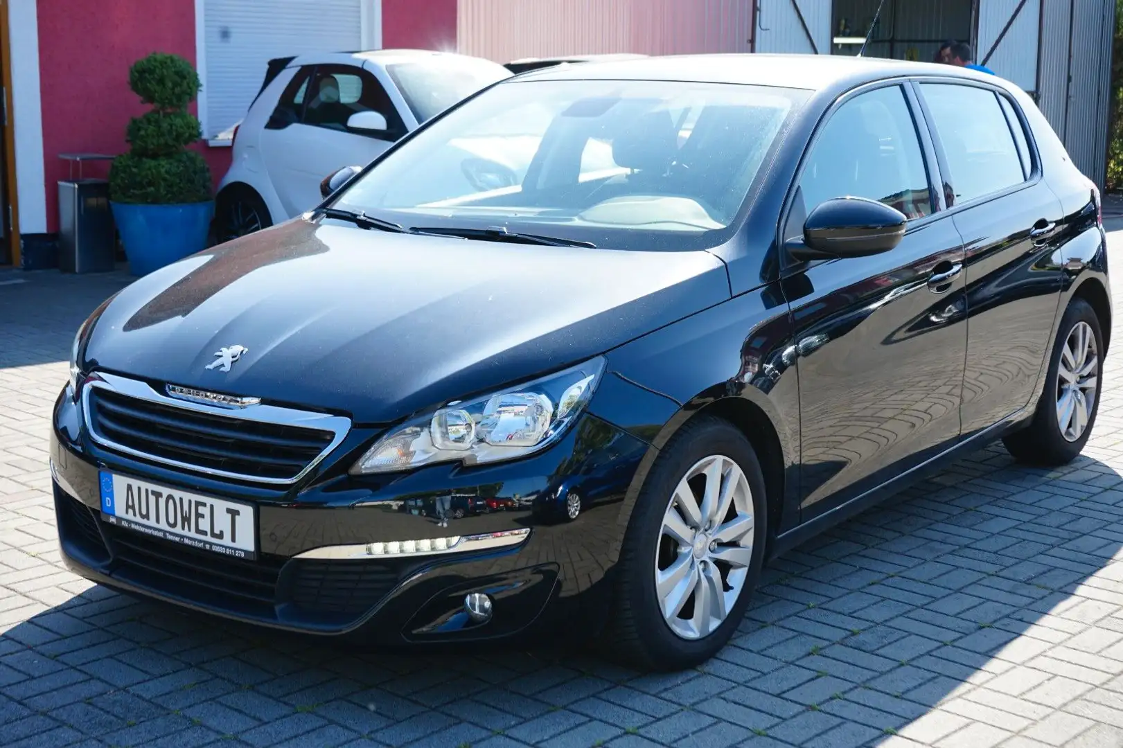 Peugeot 308 Active PureTech 110 STOP & START Schwarz - 1