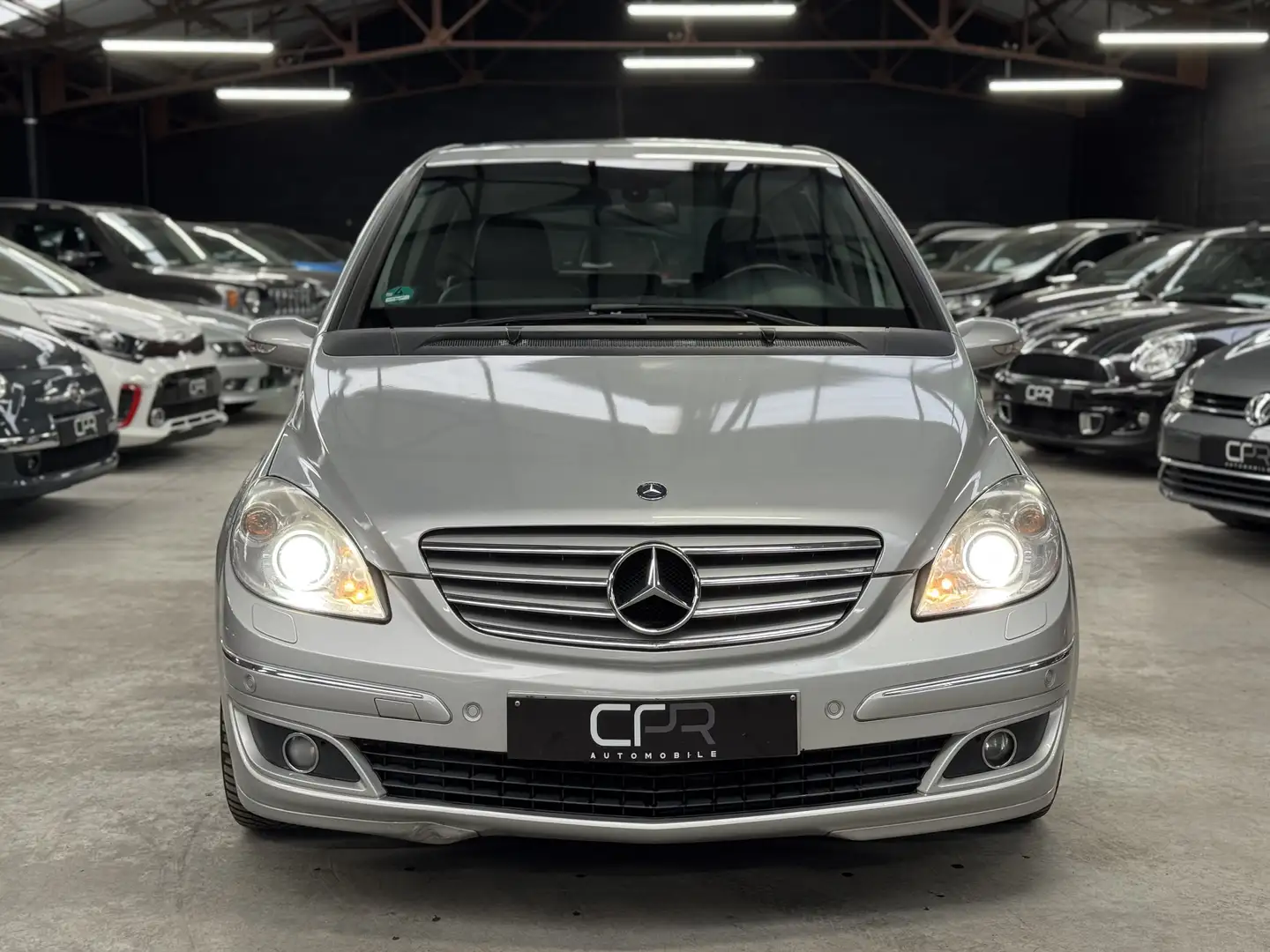 Mercedes-Benz B 200 i * PANO * RADAR AV/AR * SG CH * CLIM BIZONE Gris - 2