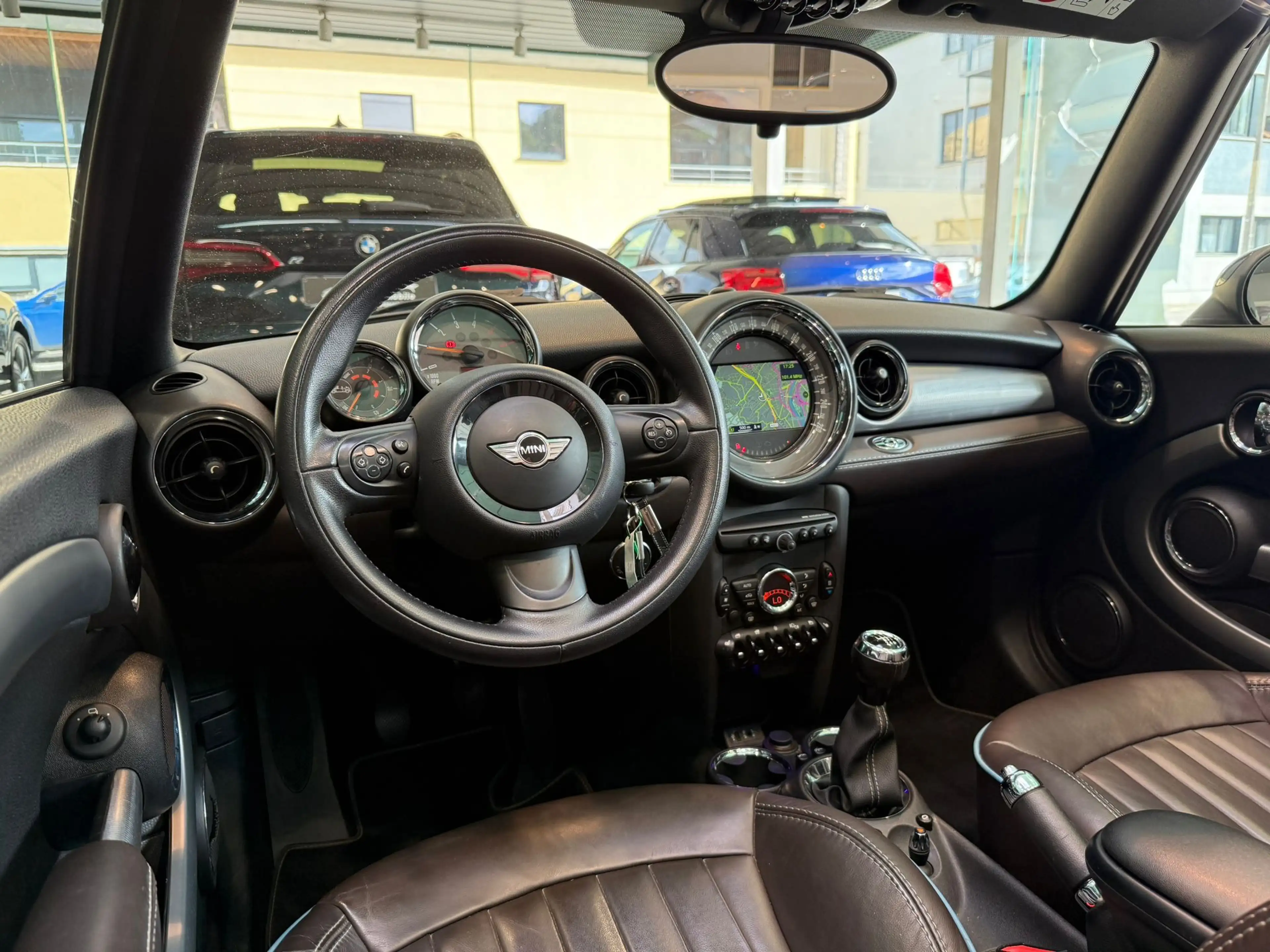 MINI Cooper D Cabrio 1.6 D DPF * Xenon * Navi * Cuir * Reg de vit — photo 10