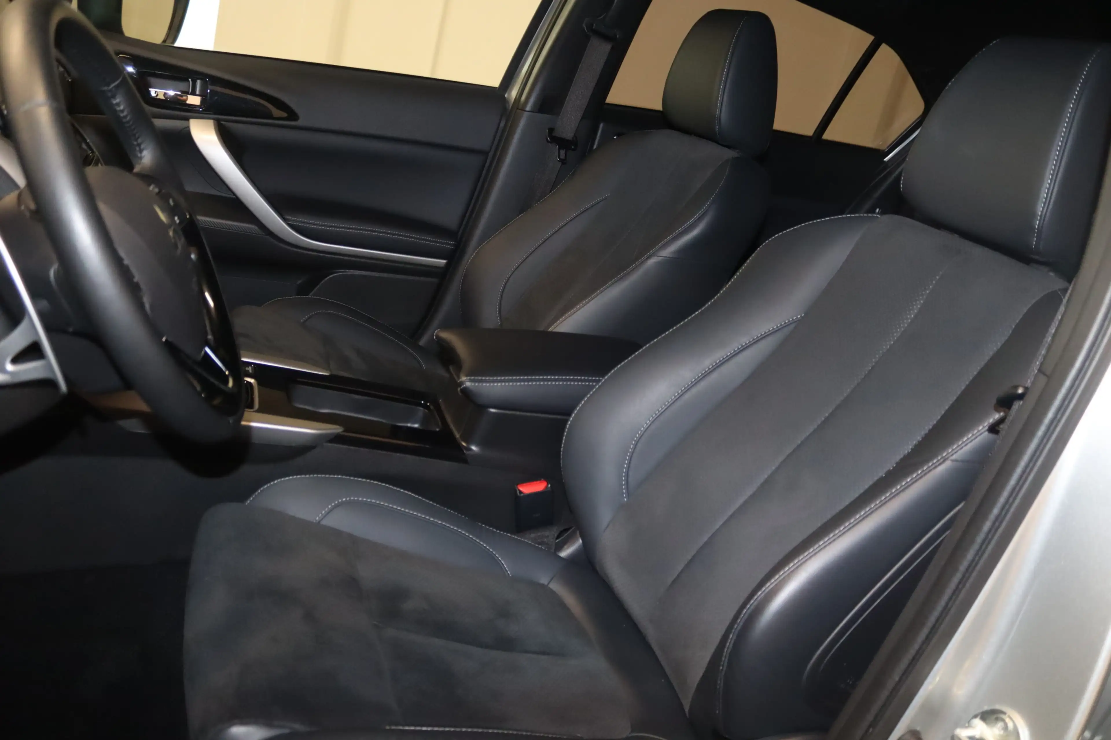 Mitsubishi Eclipse Cross Plus Select 4WD-360°-LED-4xSHZ-NAV — photo 8