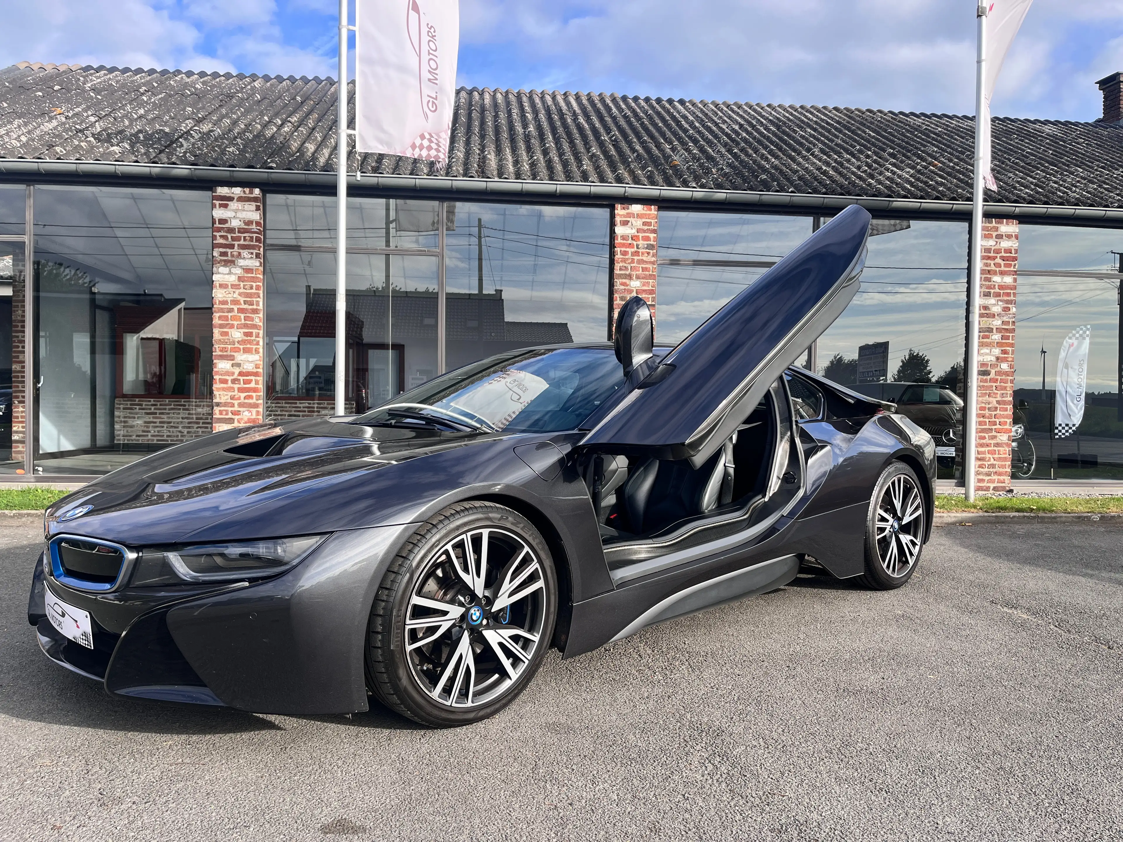 BMW i8 i8 11.6 kWh PHEV (266 kW) — photo 3