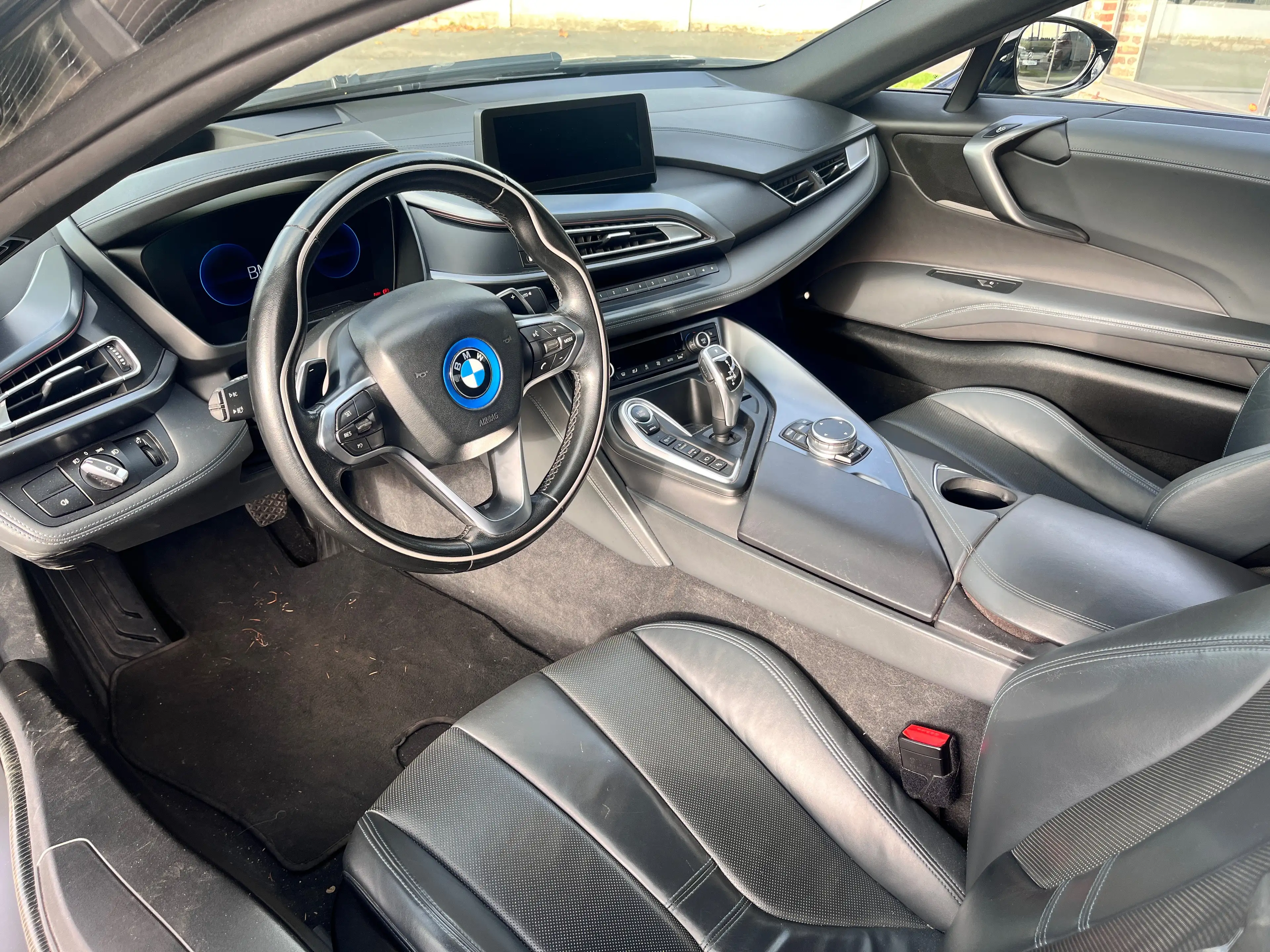 BMW i8 i8 11.6 kWh PHEV (266 kW) — photo 7
