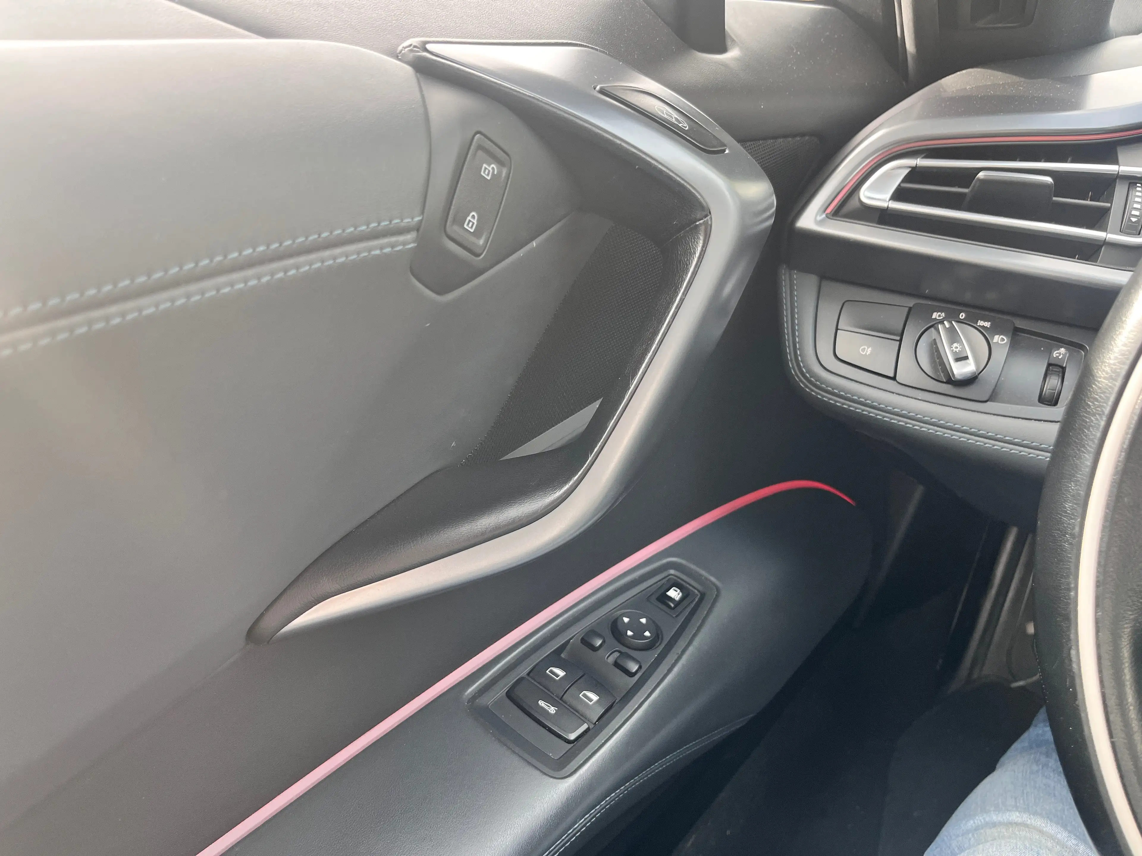 BMW i8 i8 11.6 kWh PHEV (266 kW) — photo 12