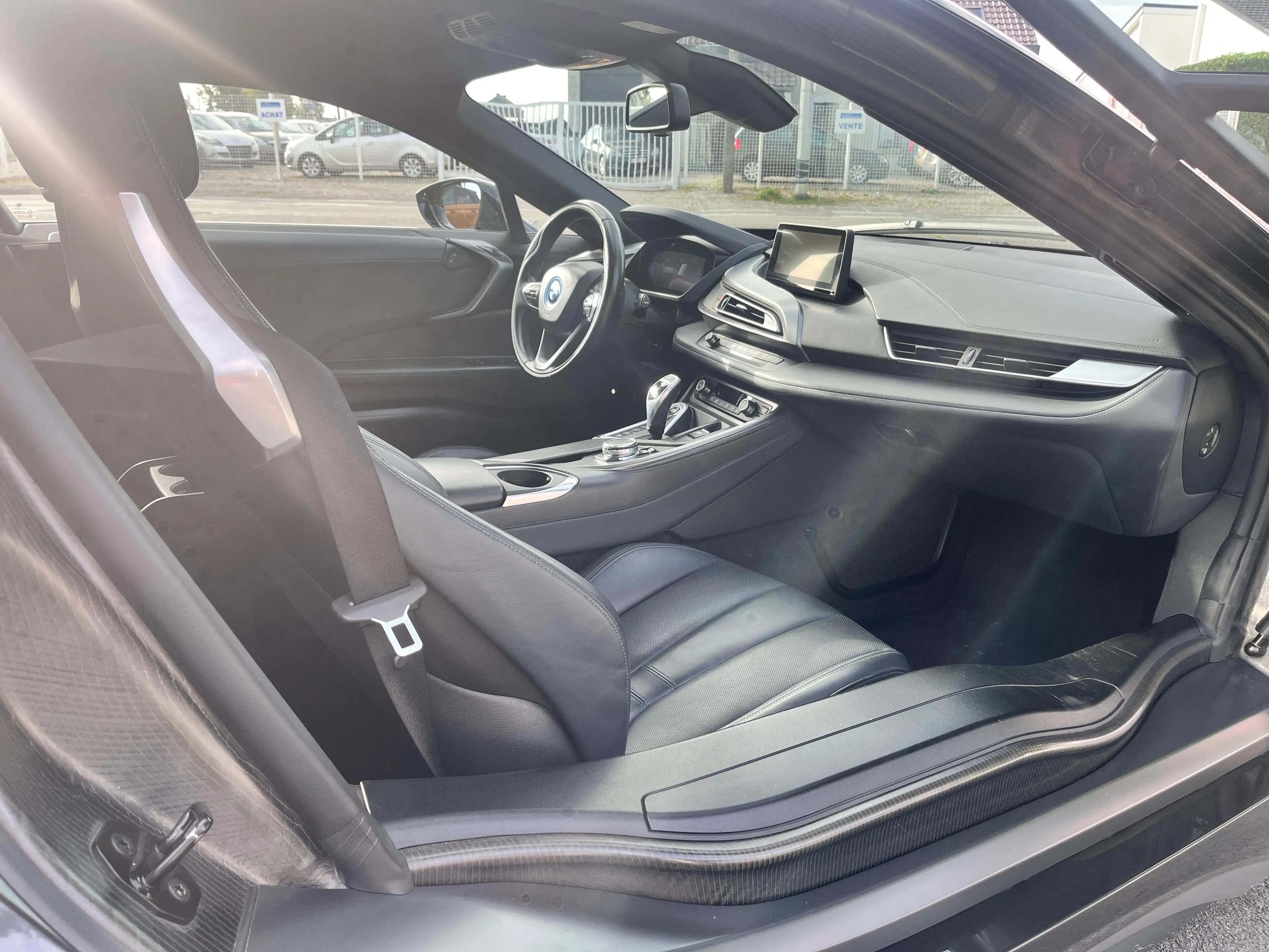 BMW i8 i8 11.6 kWh PHEV (266 kW) — photo 8