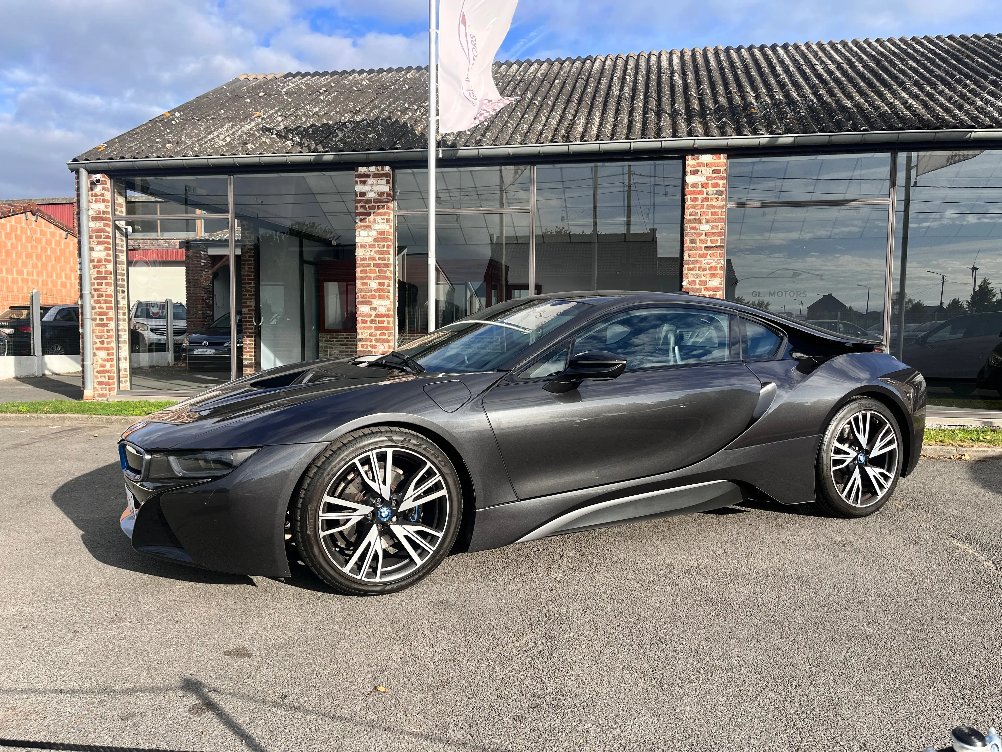 BMW i8 i8 11.6 kWh PHEV (266 kW) — photo 2