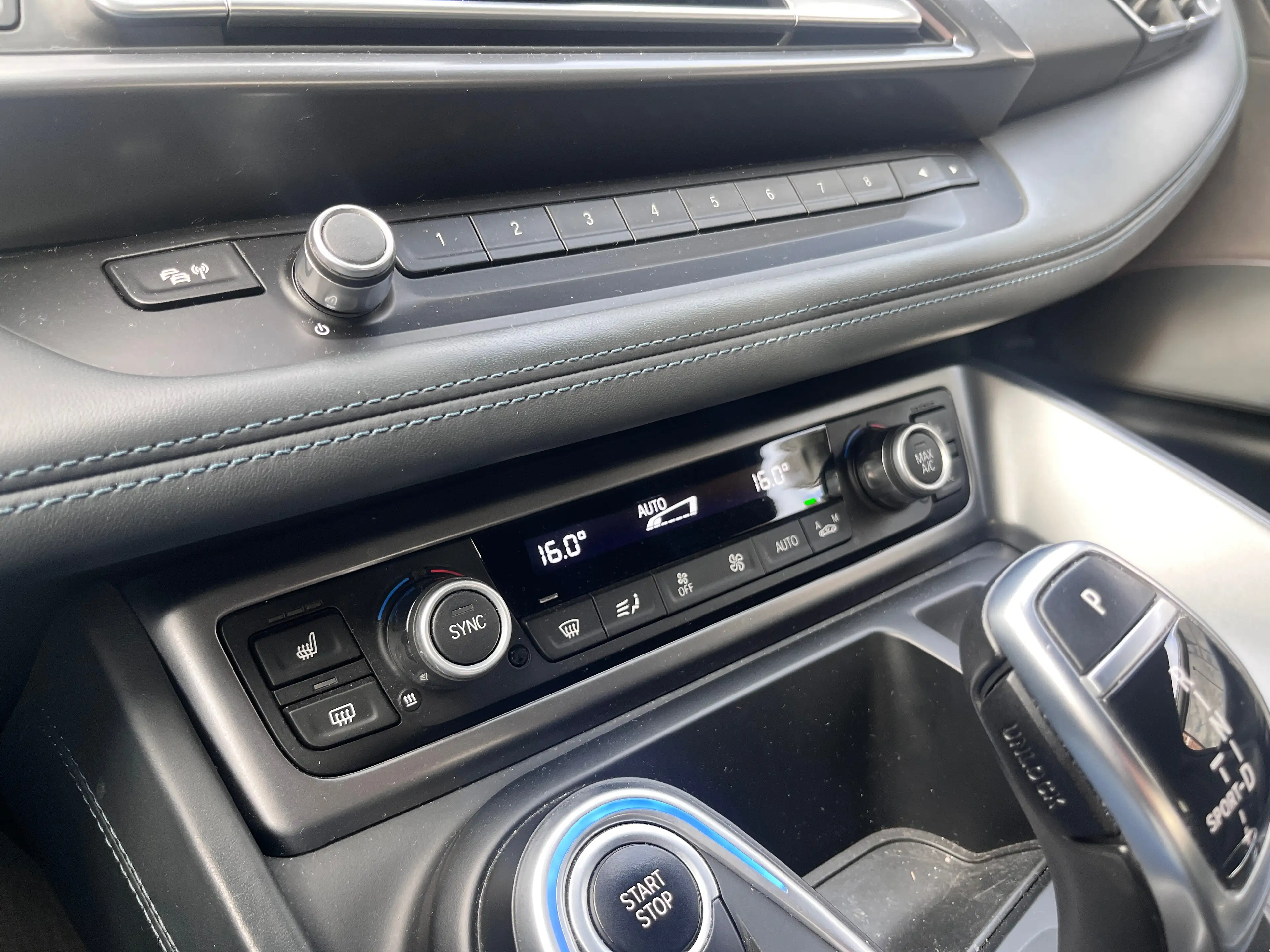 BMW i8 i8 11.6 kWh PHEV (266 kW) — photo 13