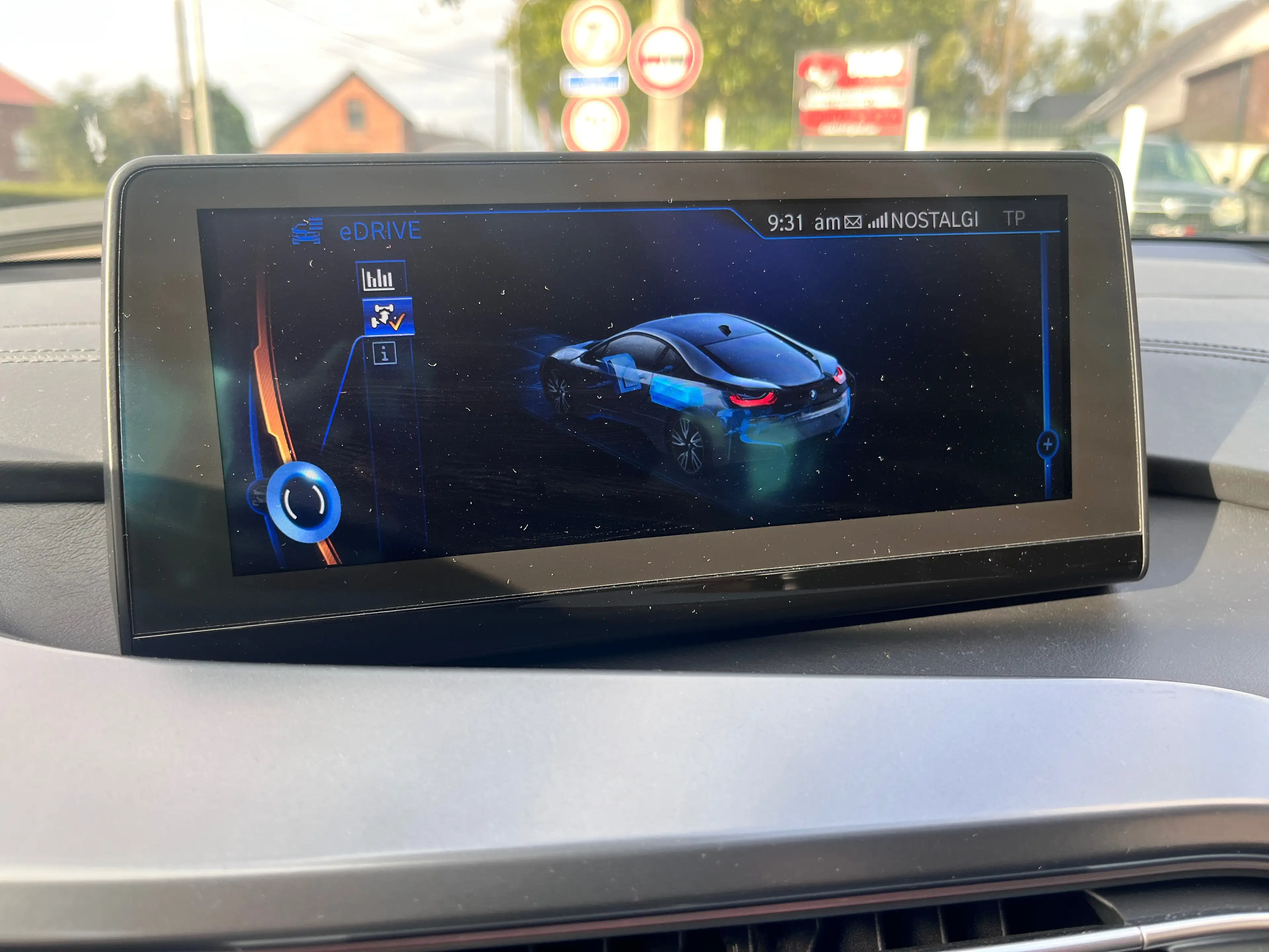 BMW i8 i8 11.6 kWh PHEV (266 kW) — photo 11