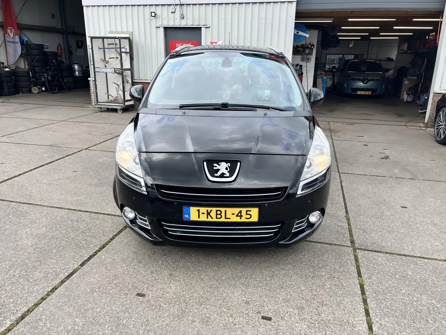 Peugeot 5008 1.6 THP Blue Lease Executive 7p. Zwart - 2