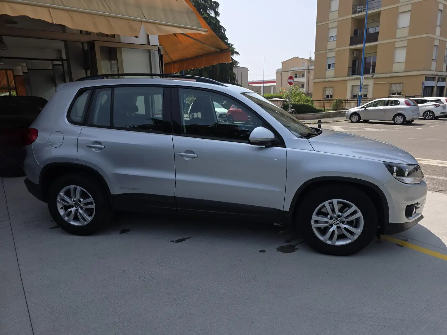 Volkswagen Tiguan Tiguan 1.4 tsi  Cross 122cv Neopatentati Argento - 2
