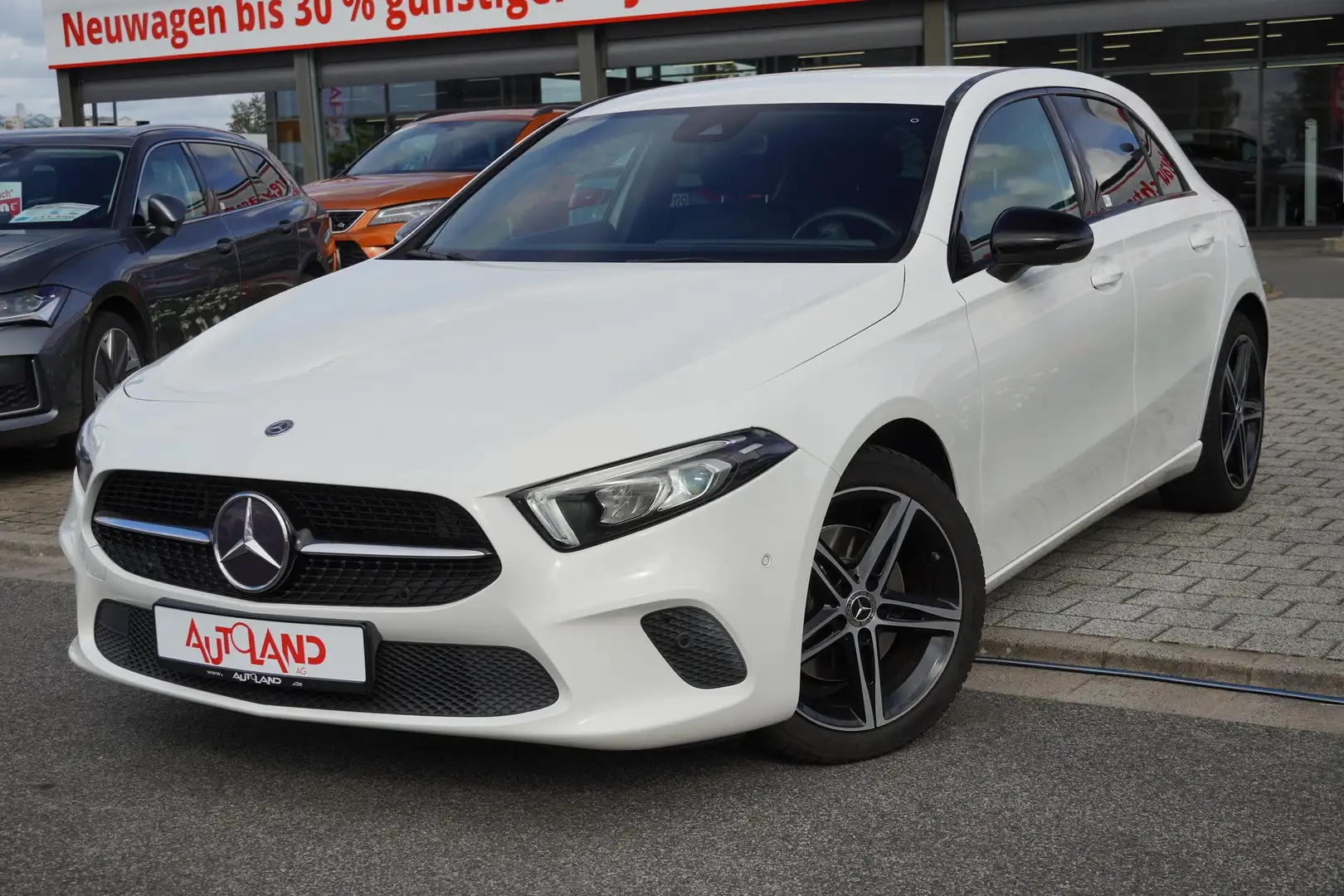 Mercedes-Benz A 140 A220 Night Paket Klimaaut. LED Navi PDC Memory Blanc - 2