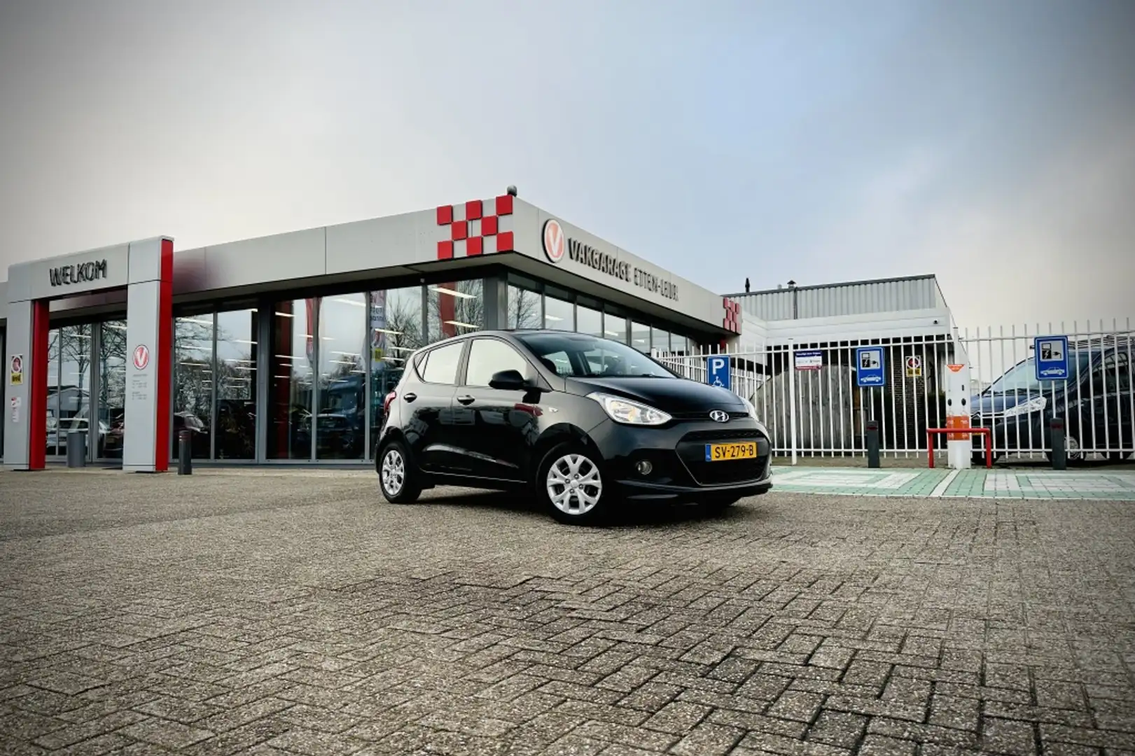 Hyundai i10 1.0i i-Motion Comfort | AIRCO | CRUISE | STOELVERW Zwart - 2