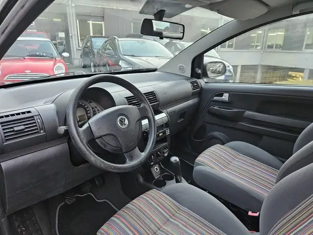 Volkswagen Fox view 6
