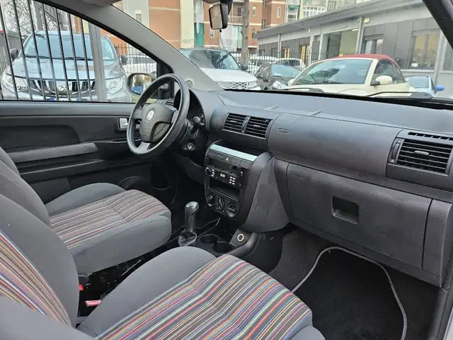 Volkswagen Fox view 9