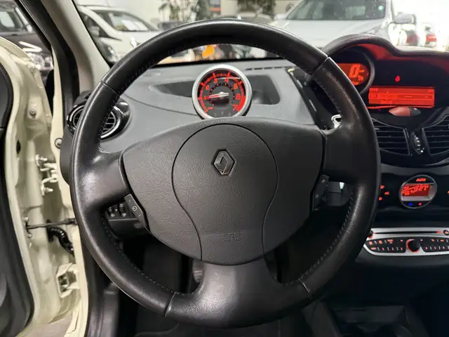 Renault Twingo view 10
