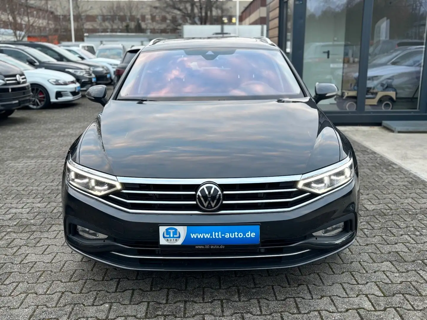 Volkswagen Passat Variant 1.5TSI DSG Panorama 4xKamera AHK Grau - 2