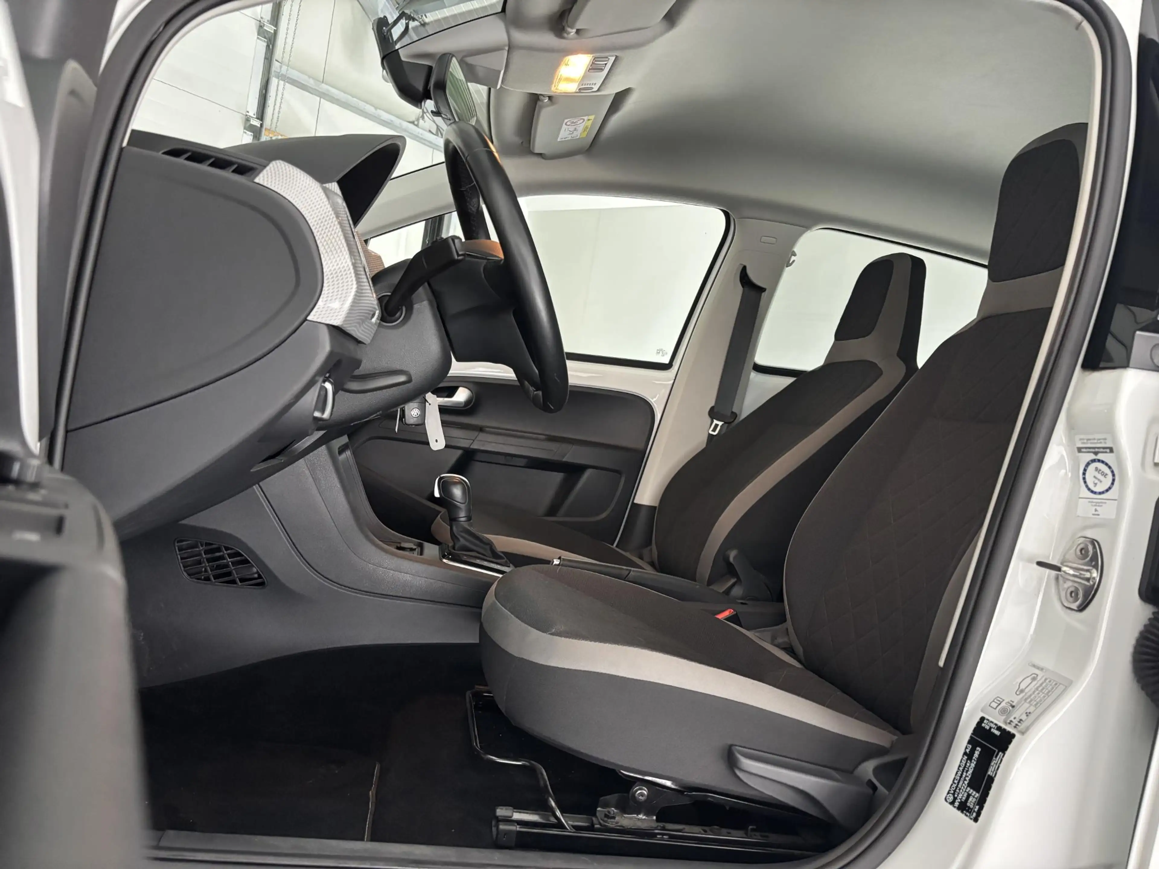 Volkswagen e-up! e-up! Style | ALL-IN PAKKET | CAMERA | STOELVERW. — photo 4