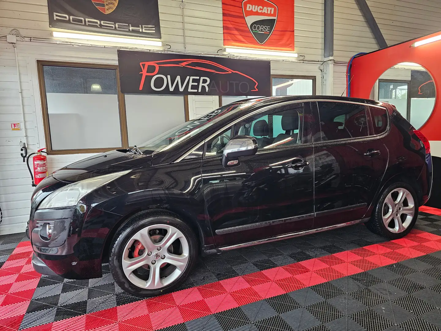 Peugeot 3008 1.6 hdi 157004 KMS Schwarz - 2