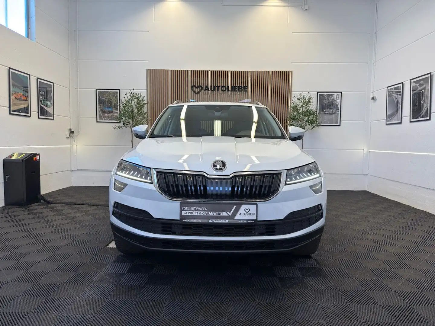 Skoda Karoq 1.5 TSI Drive 125 DSG*AHK*LED*RFK*2HD Weiß - 2