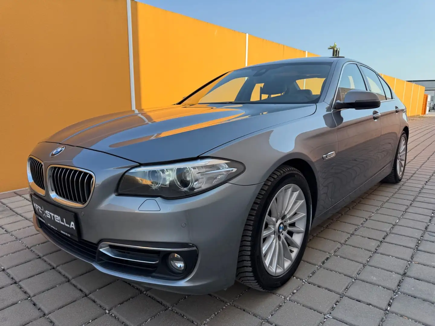 BMW 530 5er-Reihe Allrad Diesel (F10 LCI)  xDrive Aut. 1. Grau - 1