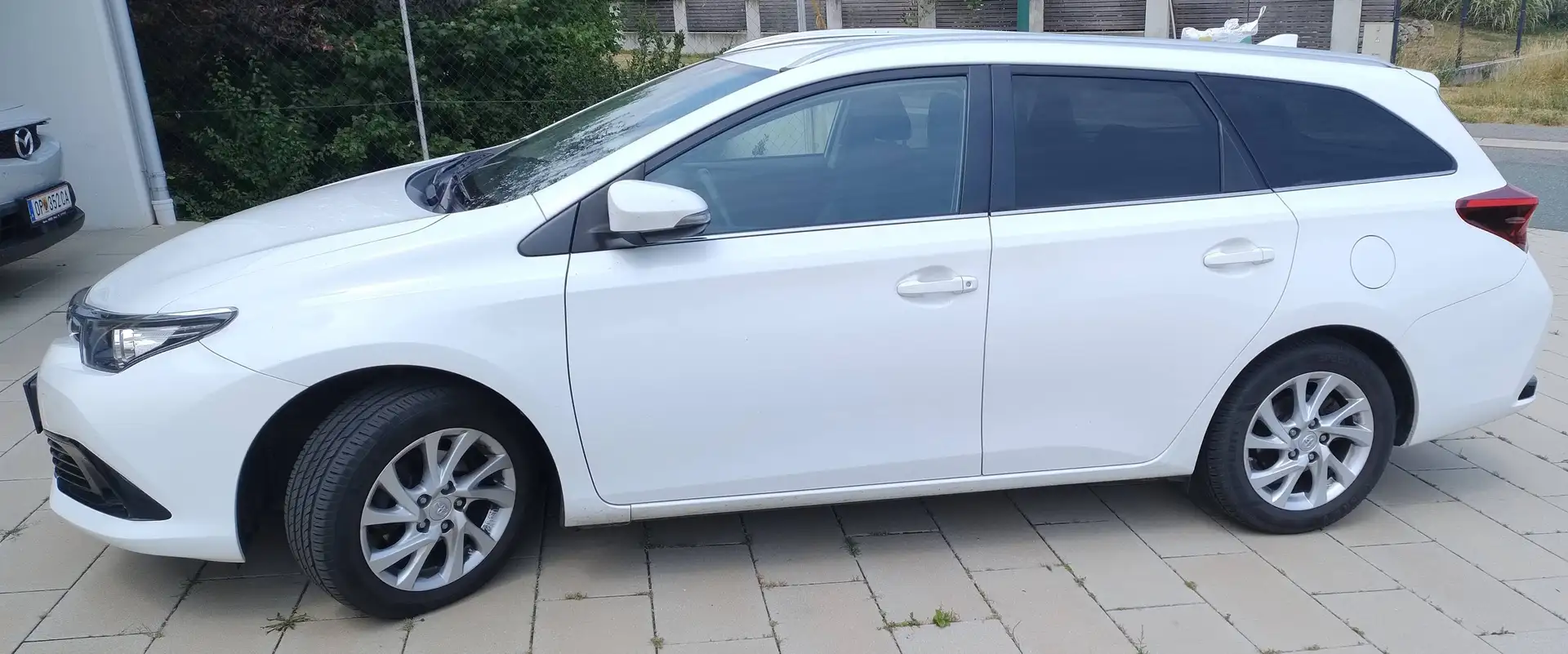 Toyota Auris Auris TS 1,2 Turbo Active Active Weiß - 1