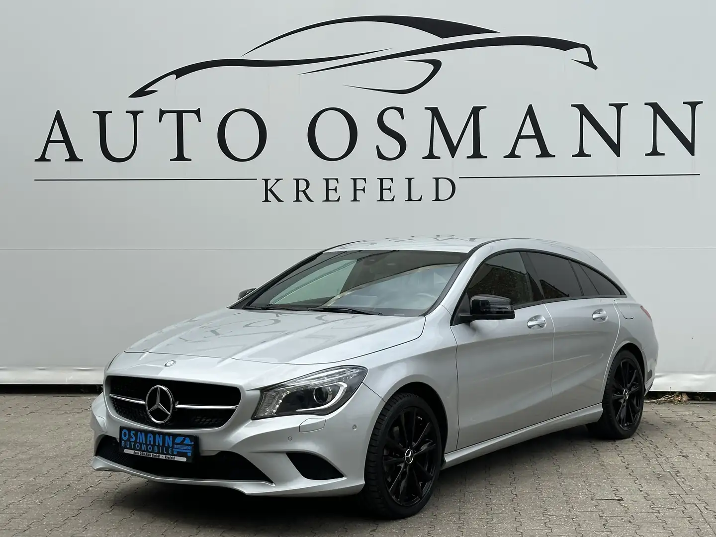 Mercedes-Benz CLA 180 7G-DCT Urban   Bi-Xenon Argent - 1