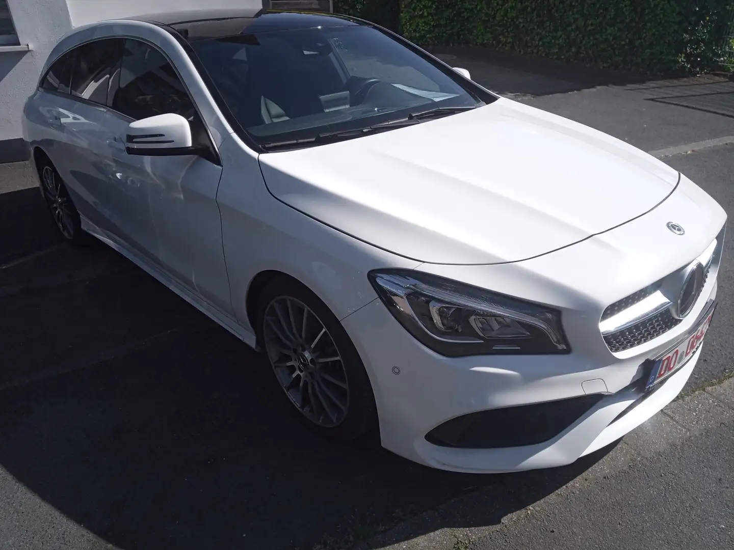 Mercedes-Benz CLA 220 SB AMG Line 4Matic Weiß - 2