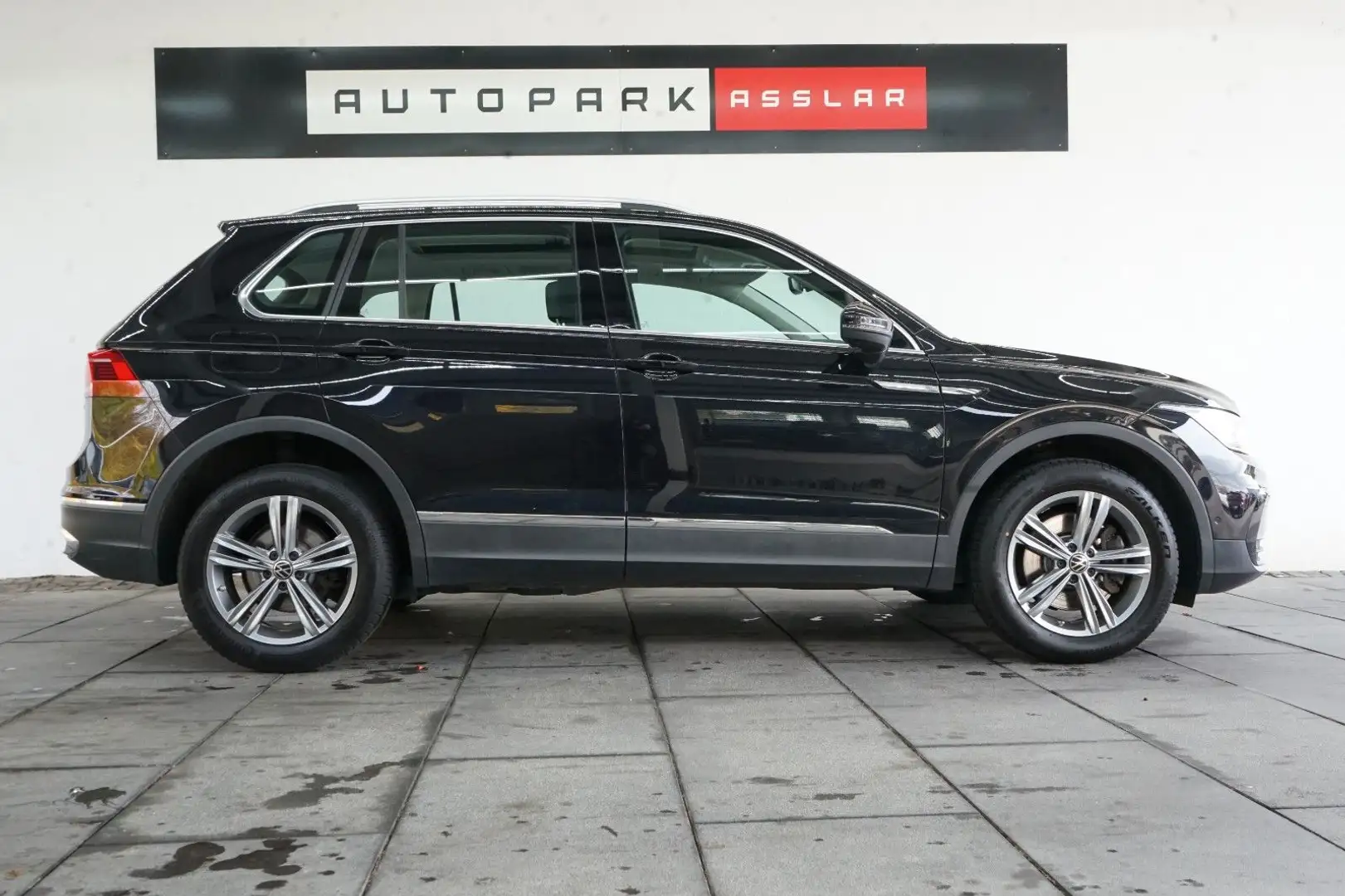 Volkswagen Tiguan Elegance 4Motion/Pano/HeadUp/IQ.LIGHT/Key Schwarz - 1