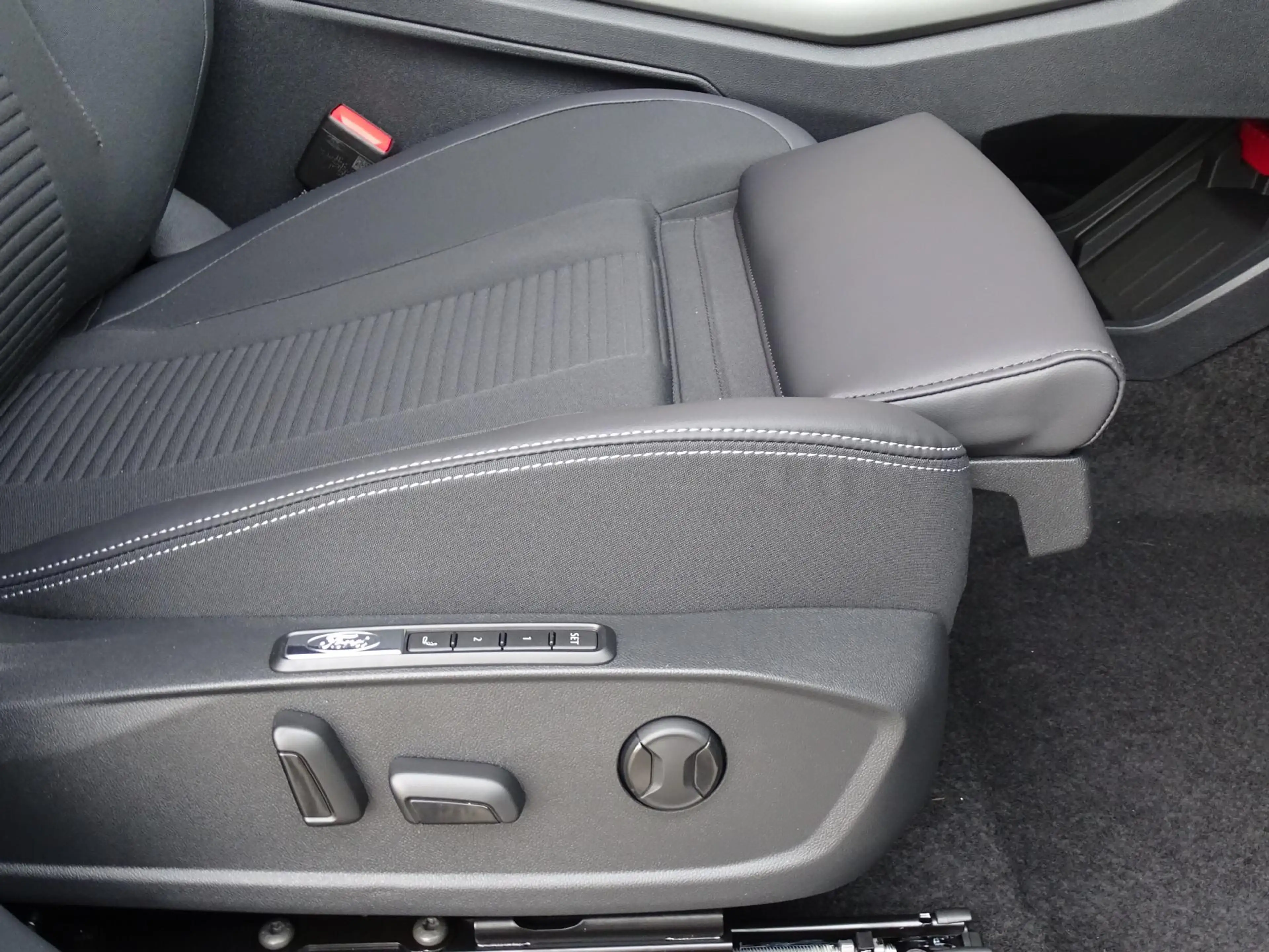 Ford Capri Style Standard Range RWD 52 kWh | AGR stoelen | 19 — photo 14