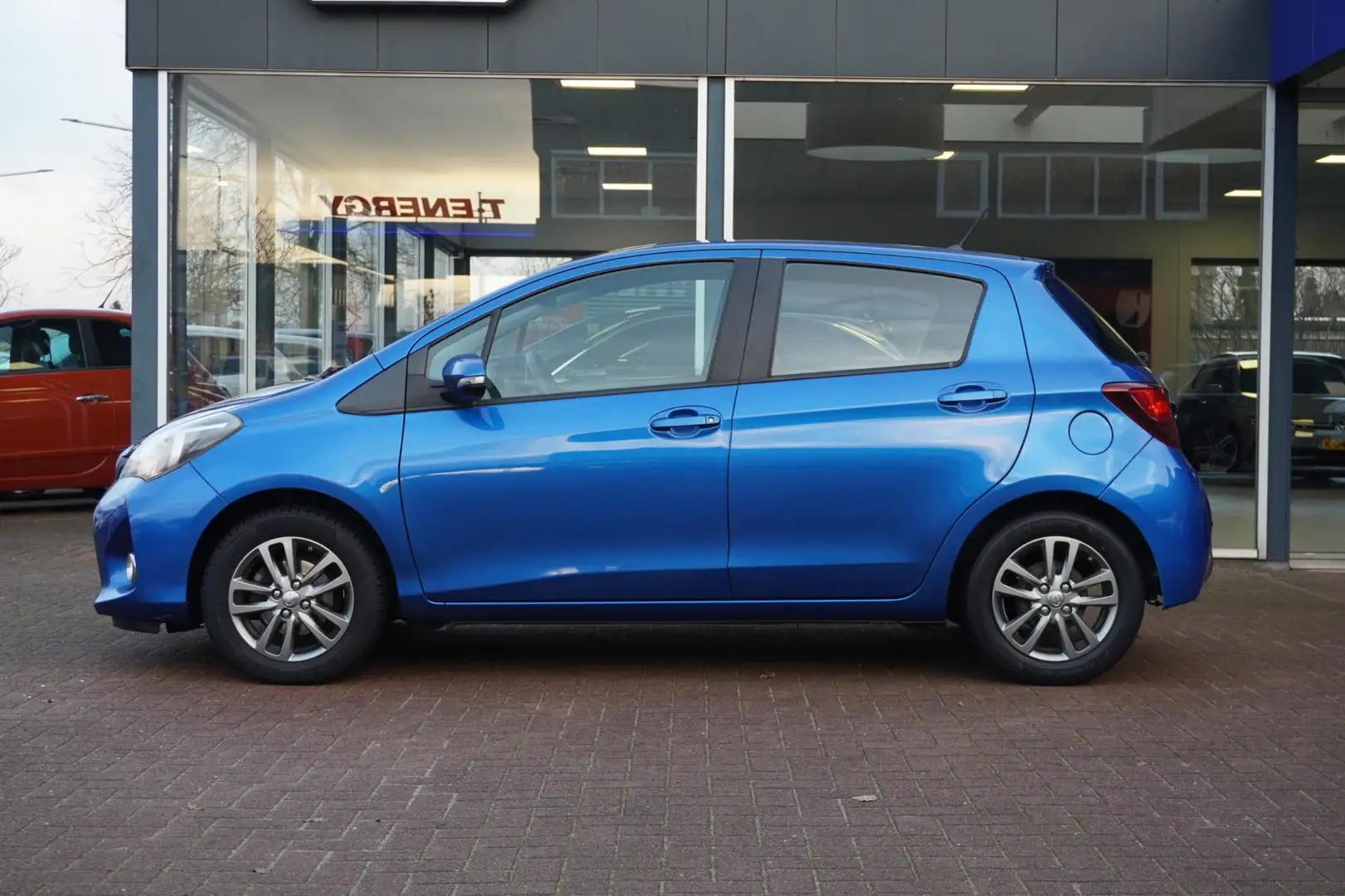 Toyota Yaris 1.3 VVT-i Lounge 5deurs | Airco | Elek. Pakket | L Blau - 2