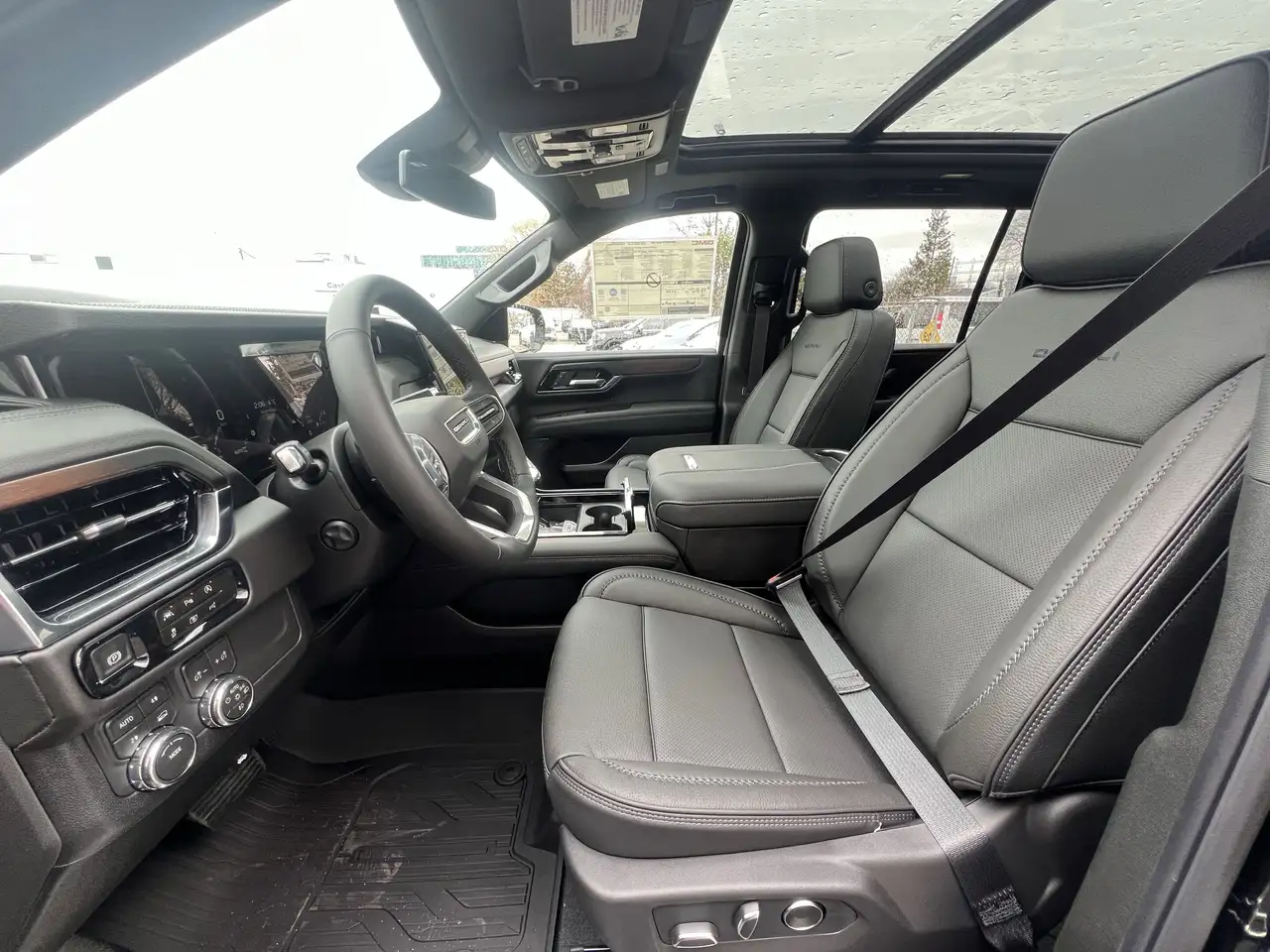 GMC Yukon снимка GMC Yukon