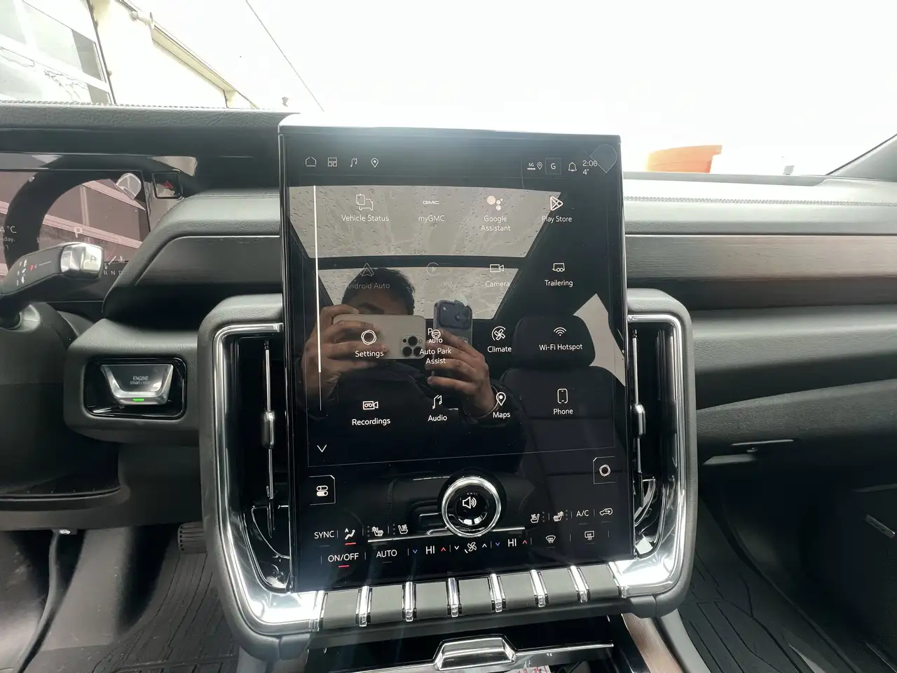 GMC Yukon снимка GMC Yukon
