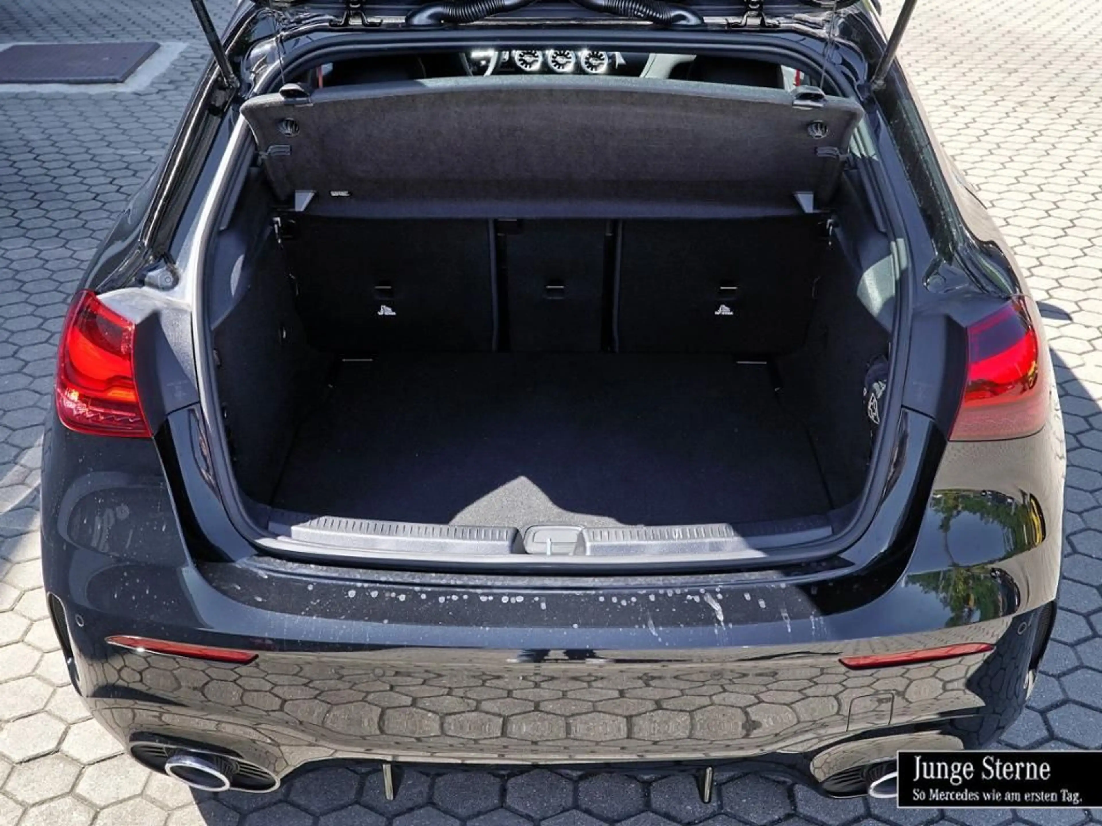 Mercedes-Benz A 35 AMG AMG A 35 4MATIC Kompaktlimousine 360 AHK AUT LM — photo 17